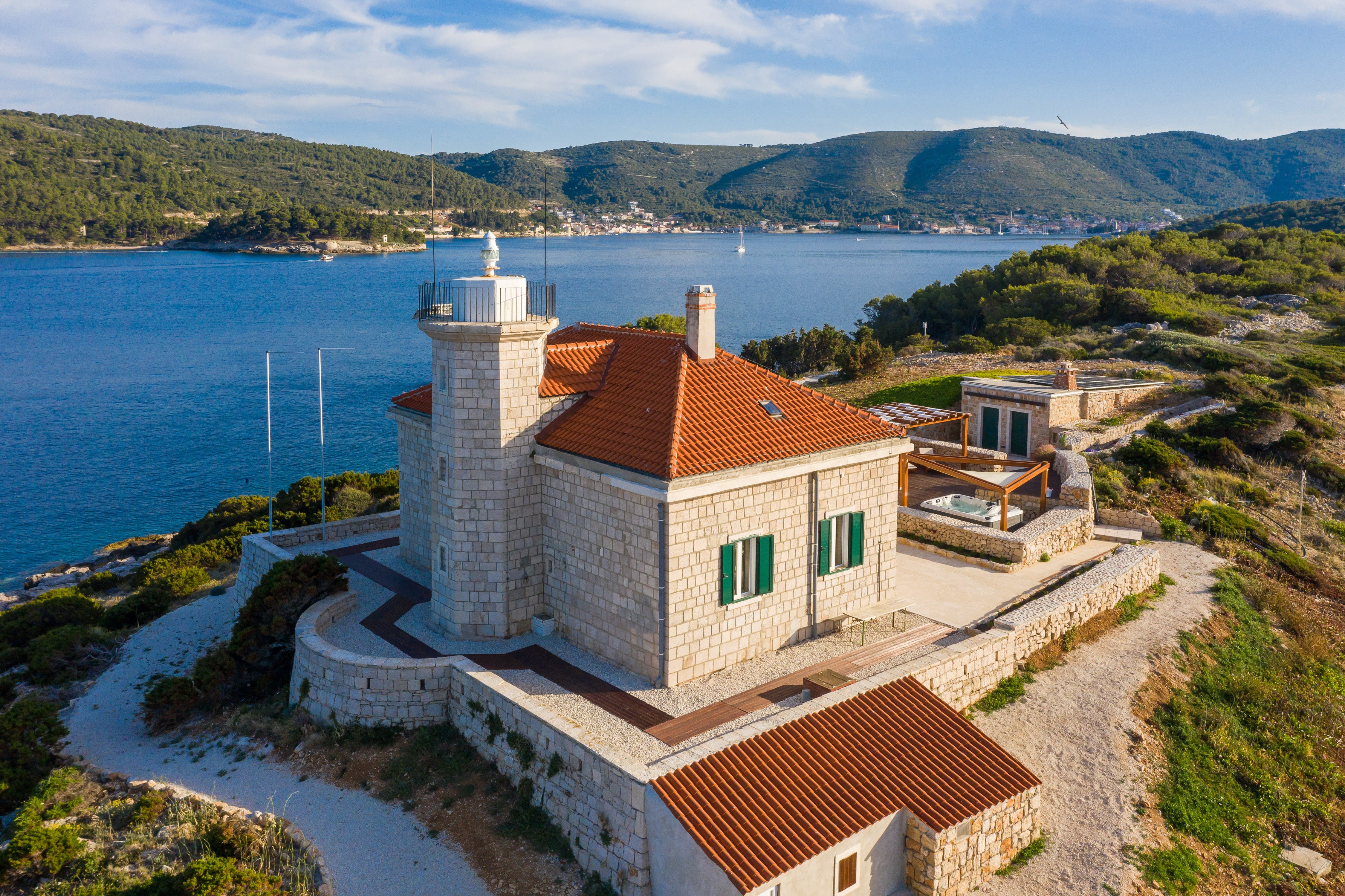Kuća Maestrale Kamenjak Croatia: Luxurious Beachfront Apartment with Seaview, 2 Bedrooms, Split