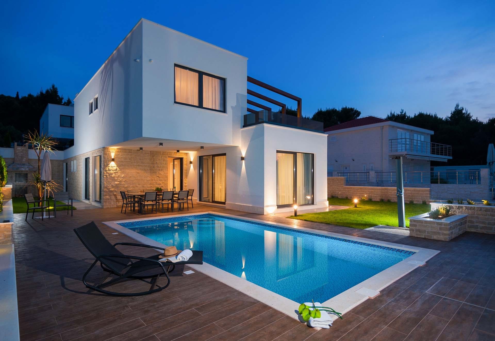 Kuća Safran Meje Split: Spacious 6-Bedroom Luxury Apartment with Seaviews and Pool, Split