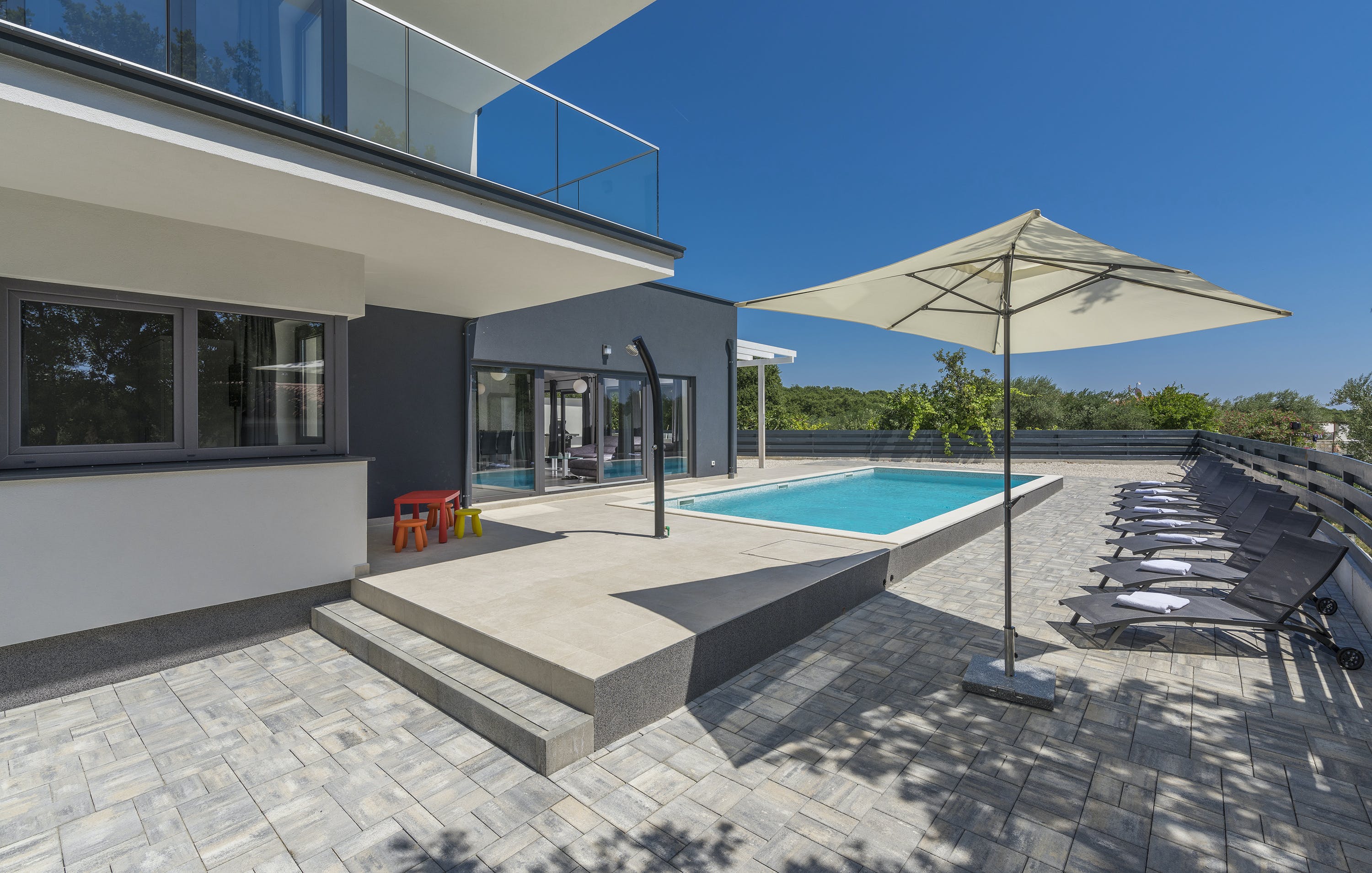 Kuća Limun Poreč: Luxury 6-Bedroom Apartment with Pool, Sauna, and Sea Views in Istria