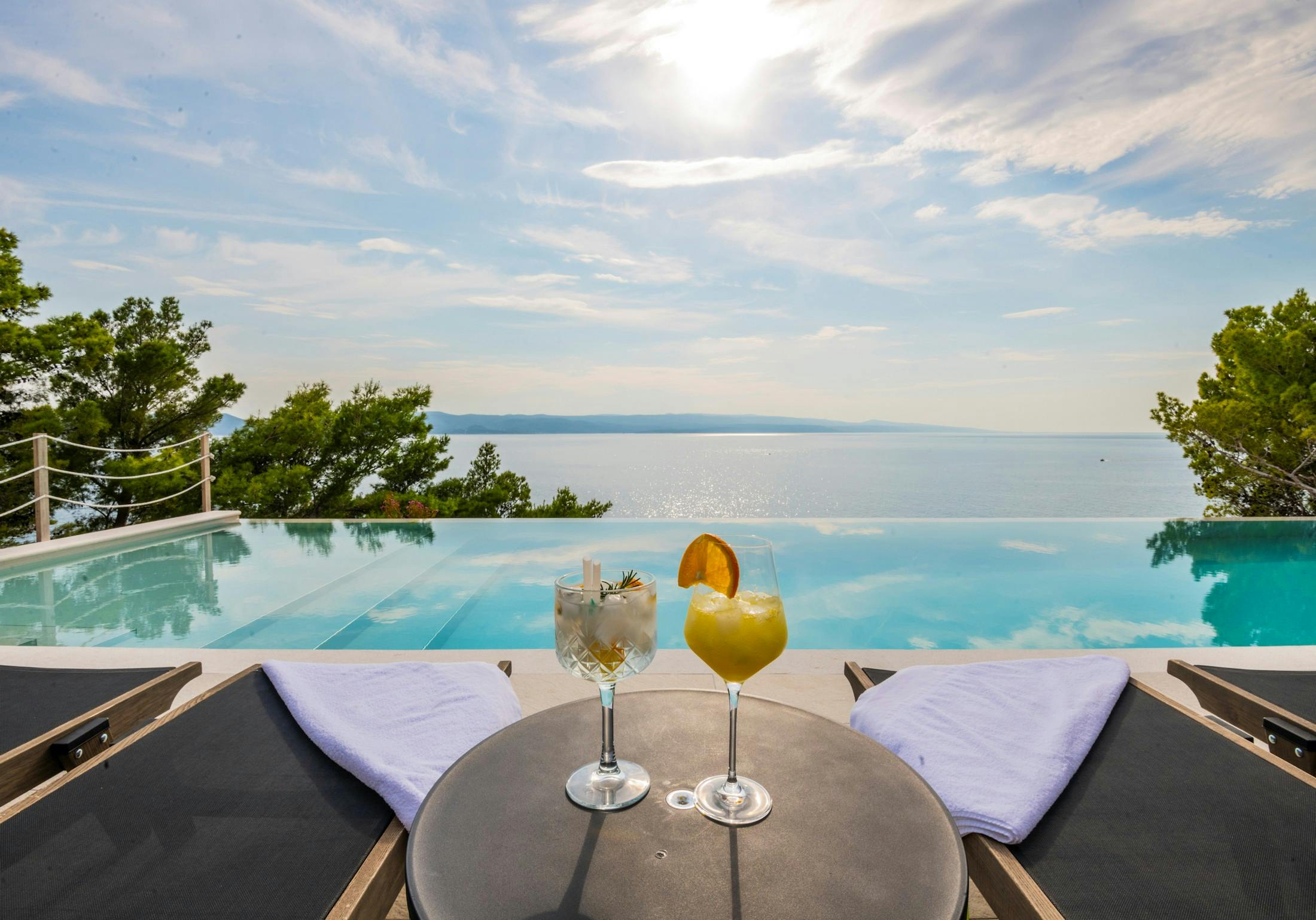 Kuća Maestral Split: Luxurious 9-Bedroom Apartment with Infinity Pool and Sea Views, Split