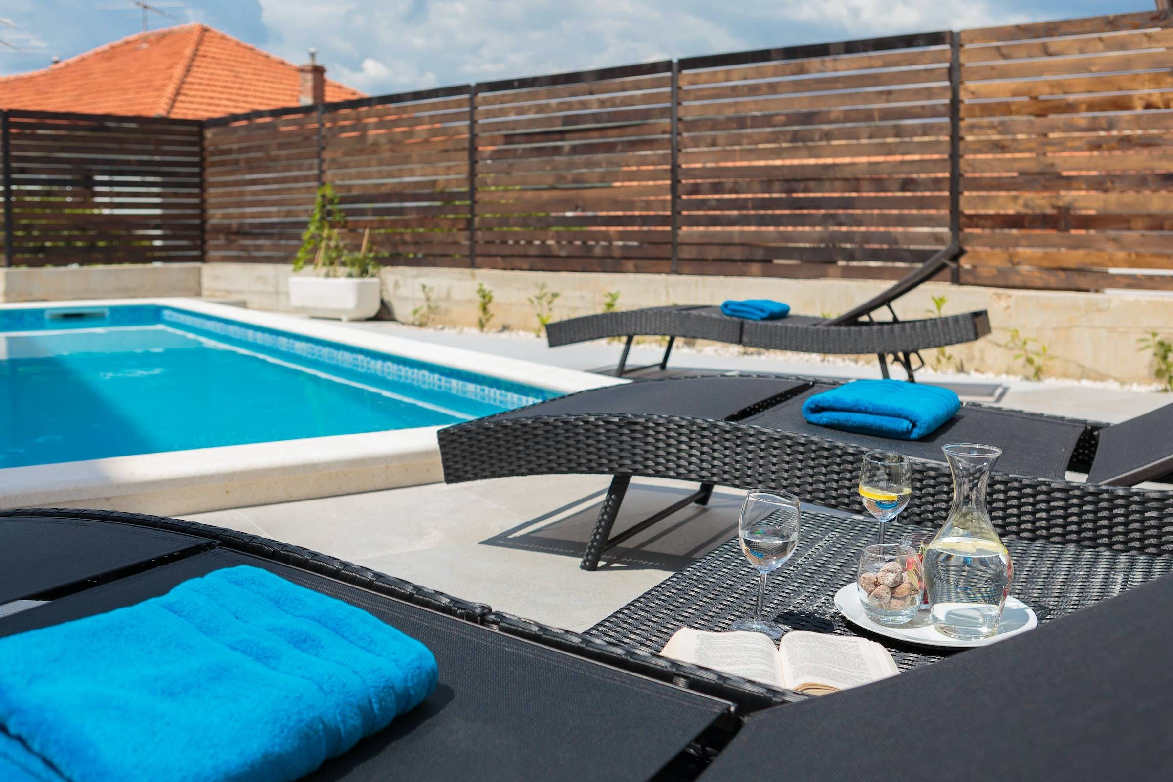 Kuća Safran Žnjan Split: Luxury 4-Bedroom Apartment with Seaview and Pool, Split