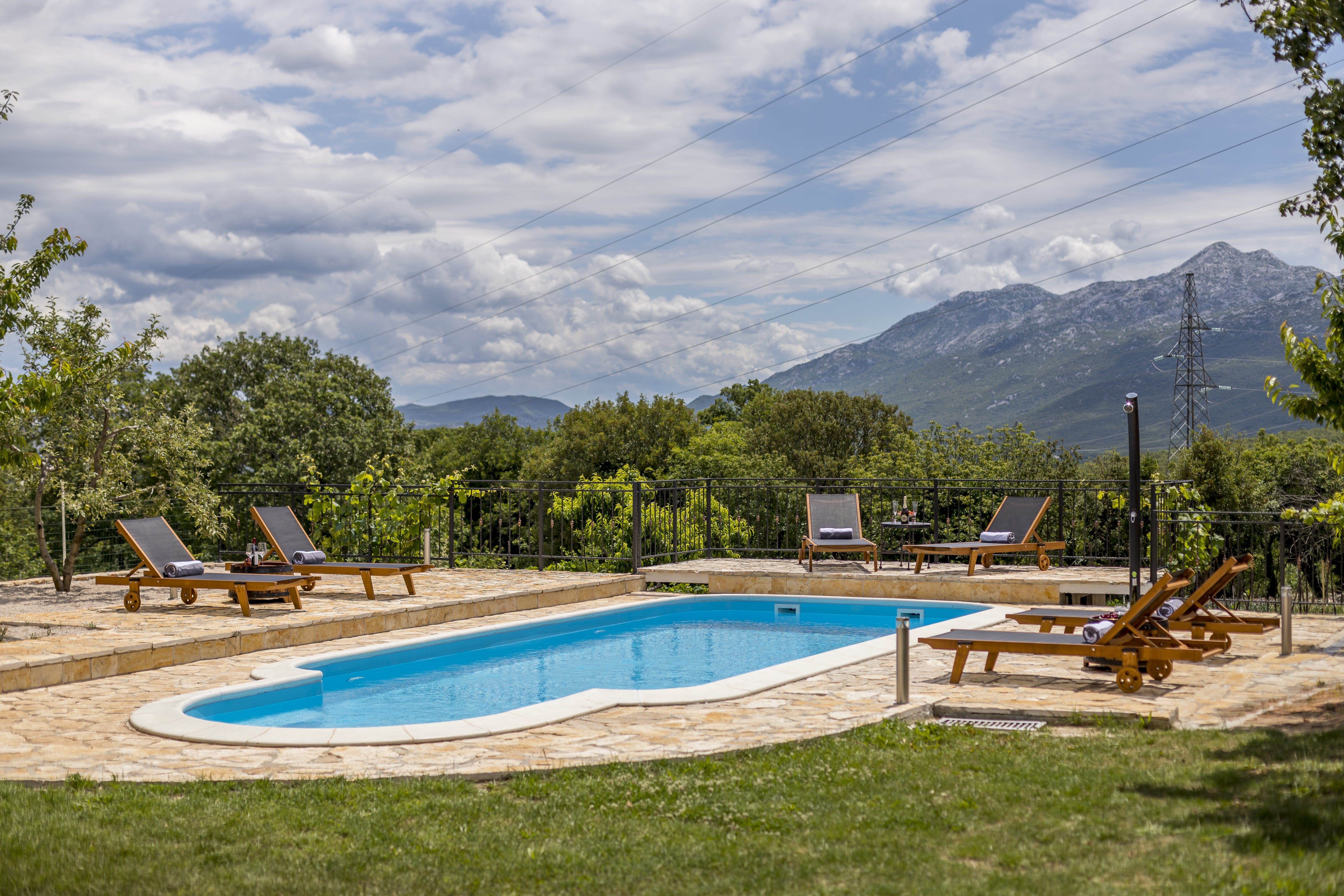 Kuća Marjan Split Split 37: Luxury 3-Bedroom Apartment with Pool and Sea Views, Split
