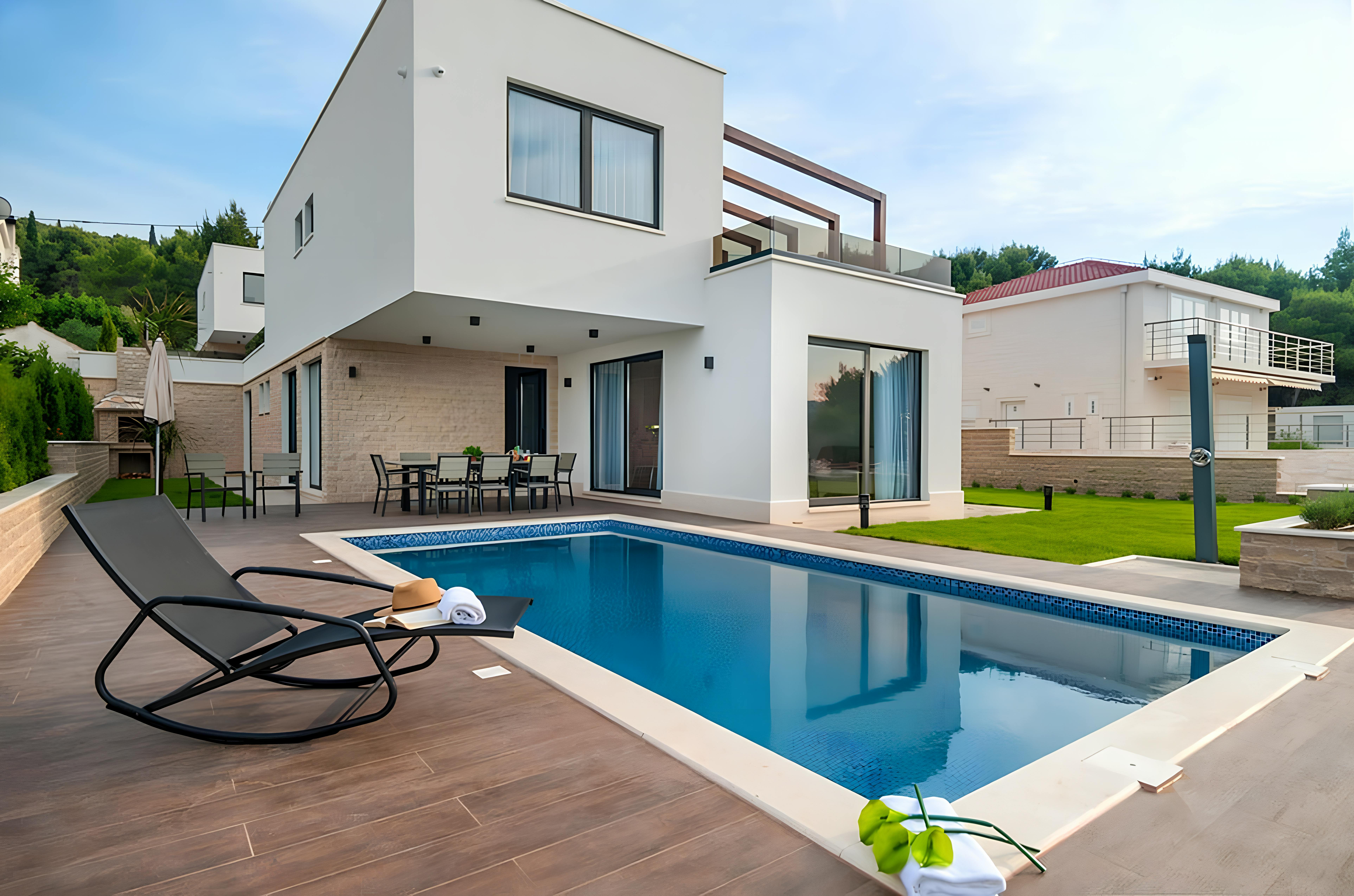 Kuća Lefkos Sustipan Split: Spacious 5-Bedroom Apartment with Pool and Seaviews, Split