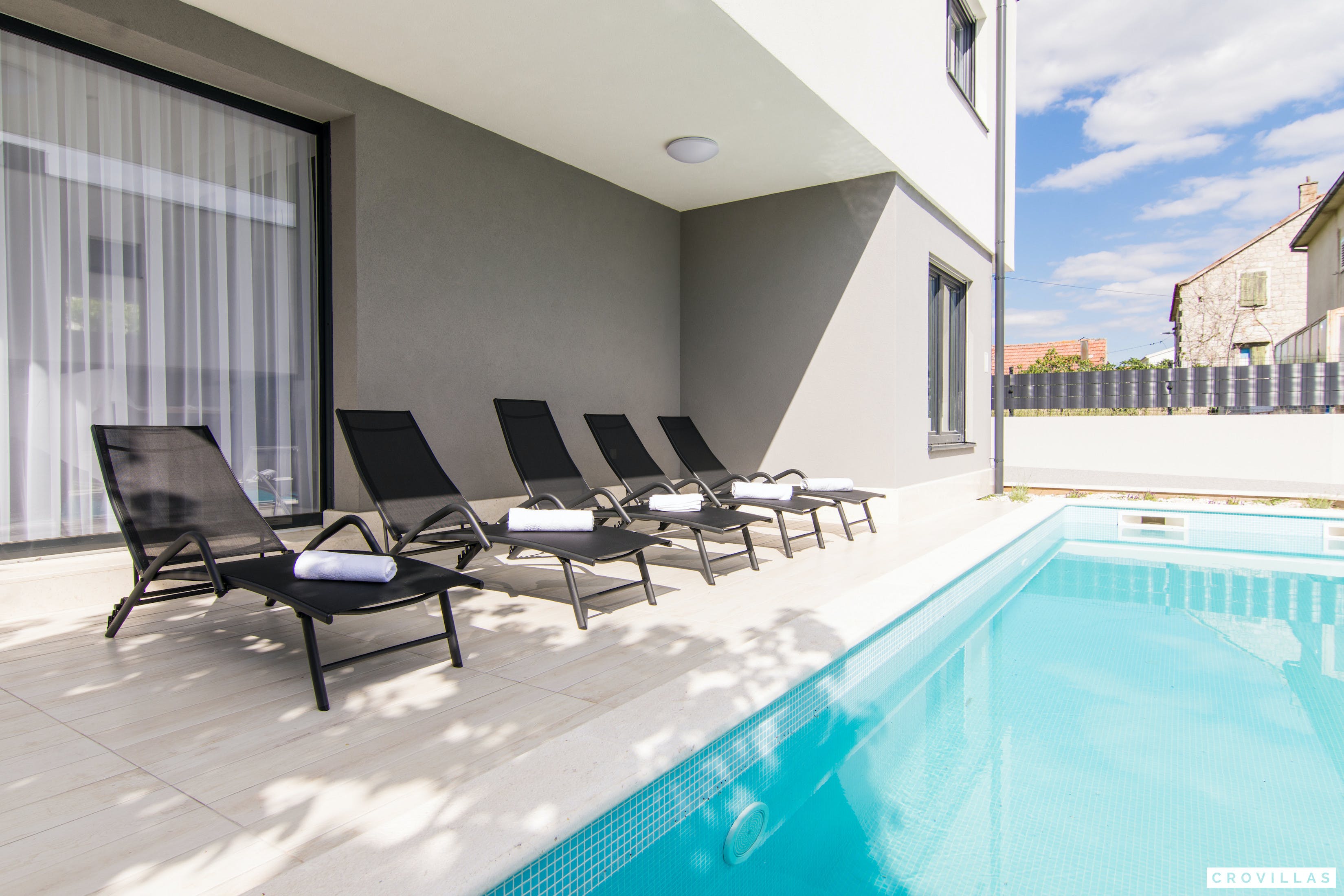 Kuća Aurore Meje Split: Spacious 5-Bedroom Apartment with Pool and BBQ, Split Croatia