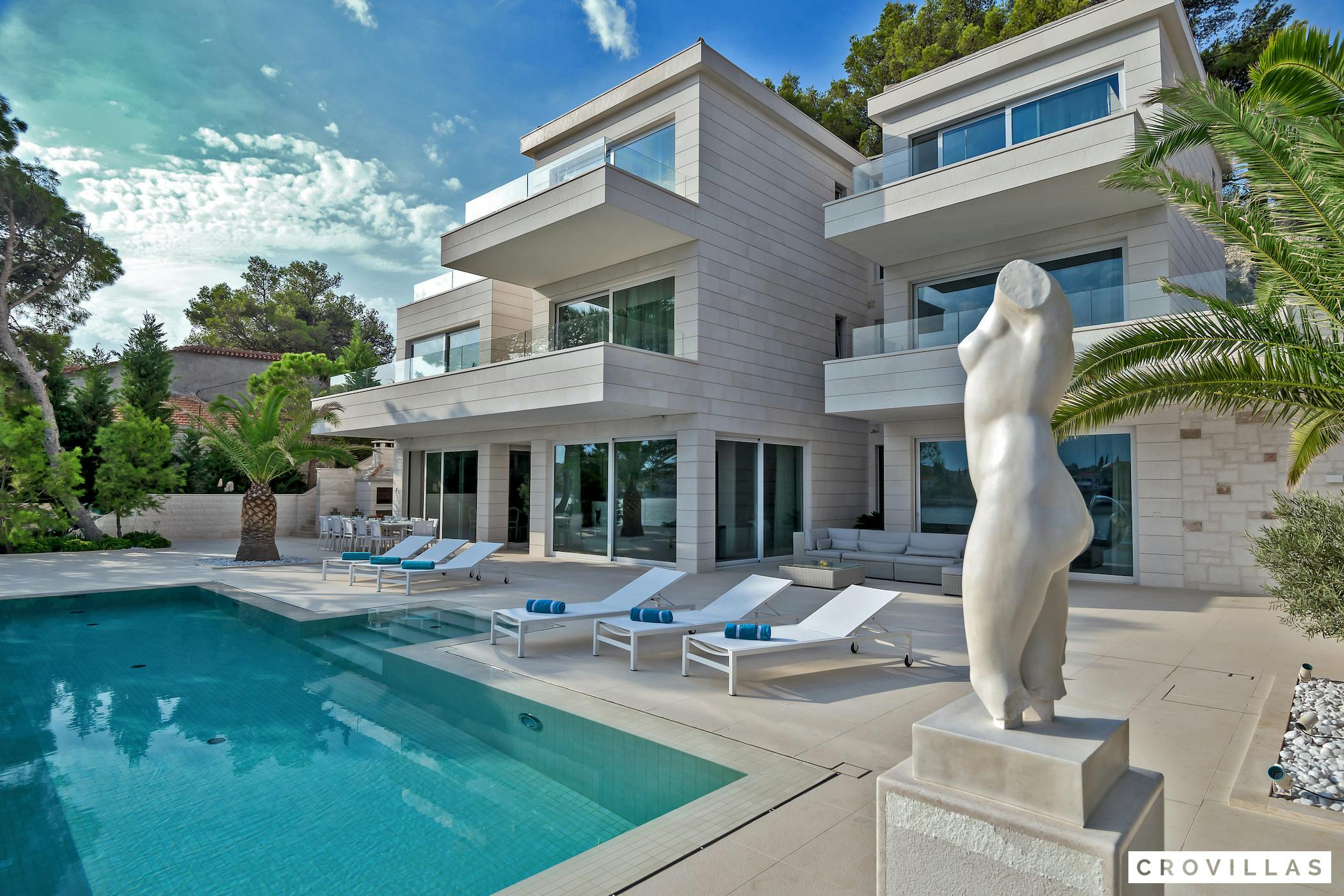 Kuća Chrysos Žnjan Split: Luxury 6-Bedroom Apartment with Infinity Pool and Seaview, Split