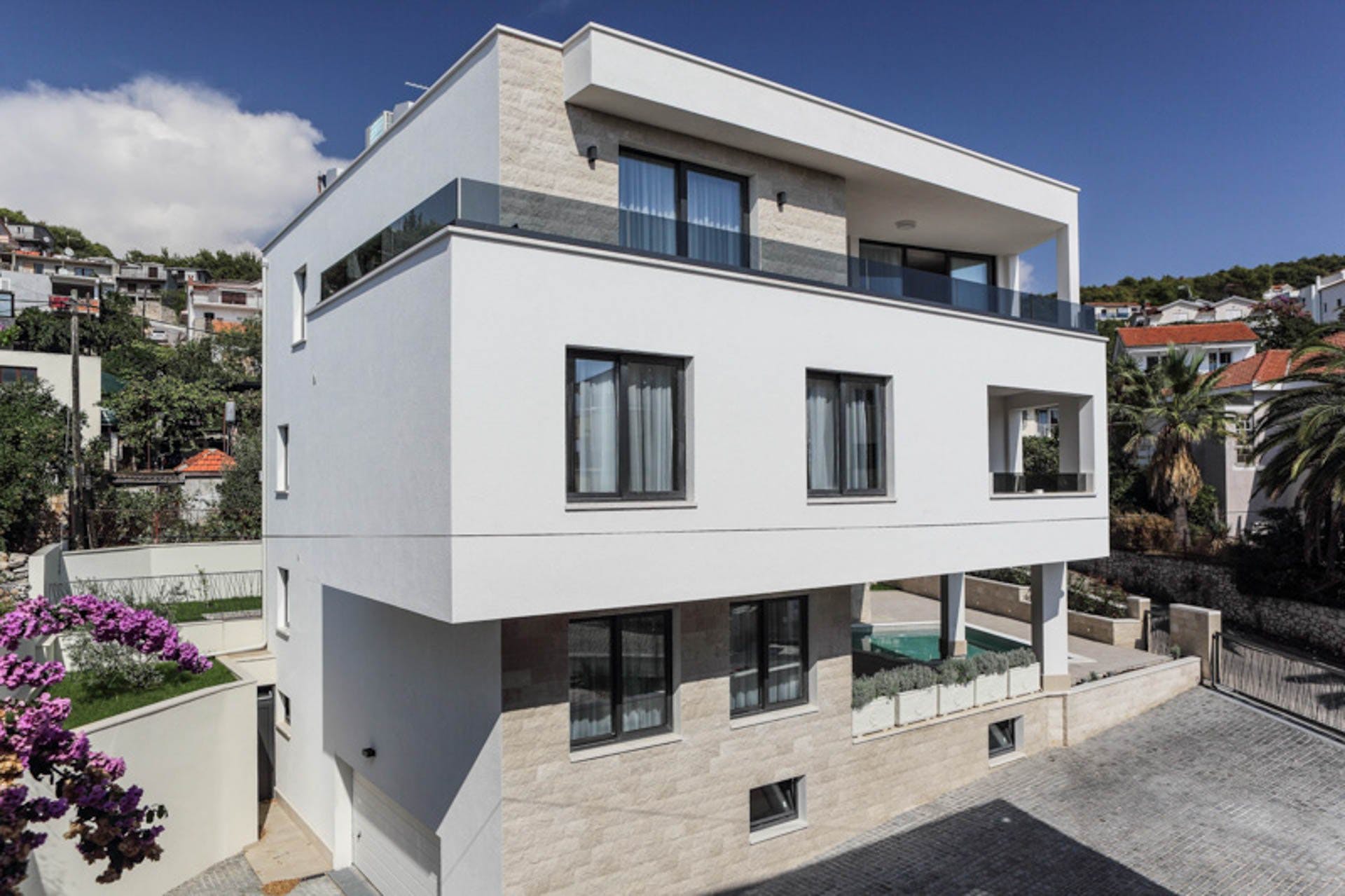 Kuća Safran Kuželj Split: Spacious 7-Bedroom Apartment with Sea View and Pool, Split
