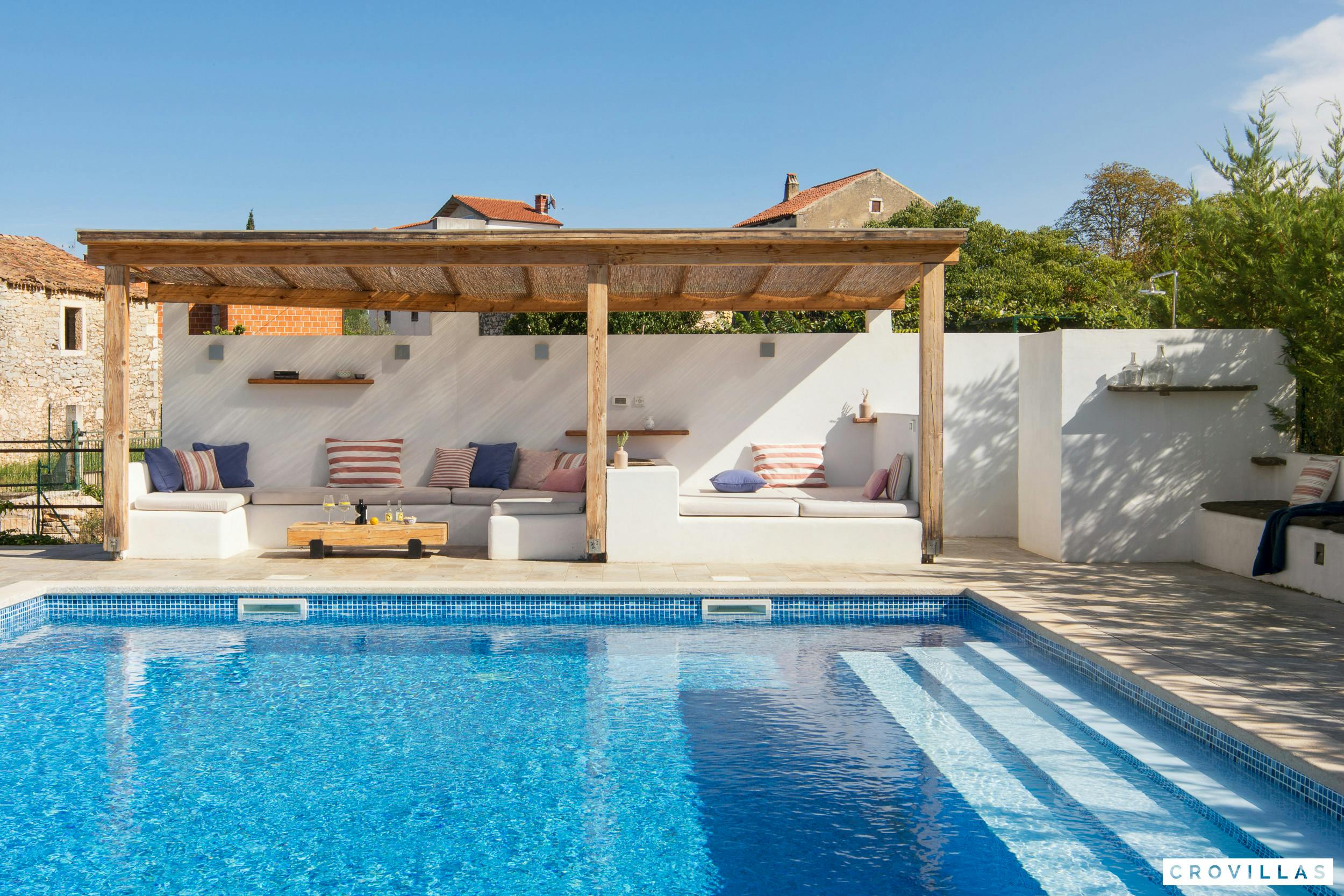 Kuća Maestrale Šterna Istria: Stylish 4-Bedroom Apartment with Countryside Views, Istria