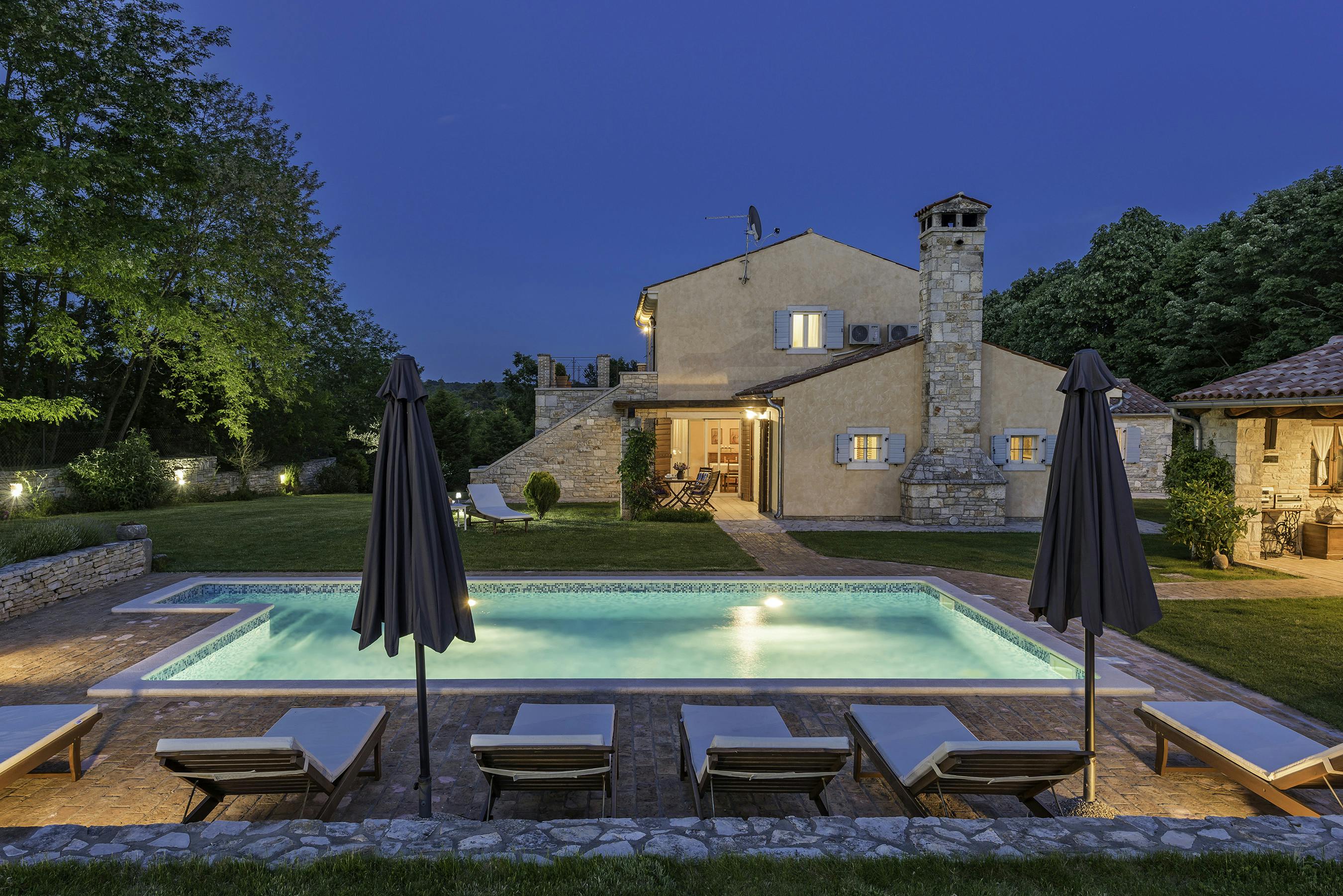 Kuća Zelenac Labin: Spacious 4-Bedroom Apartment with Pool and Air-Con, Istria