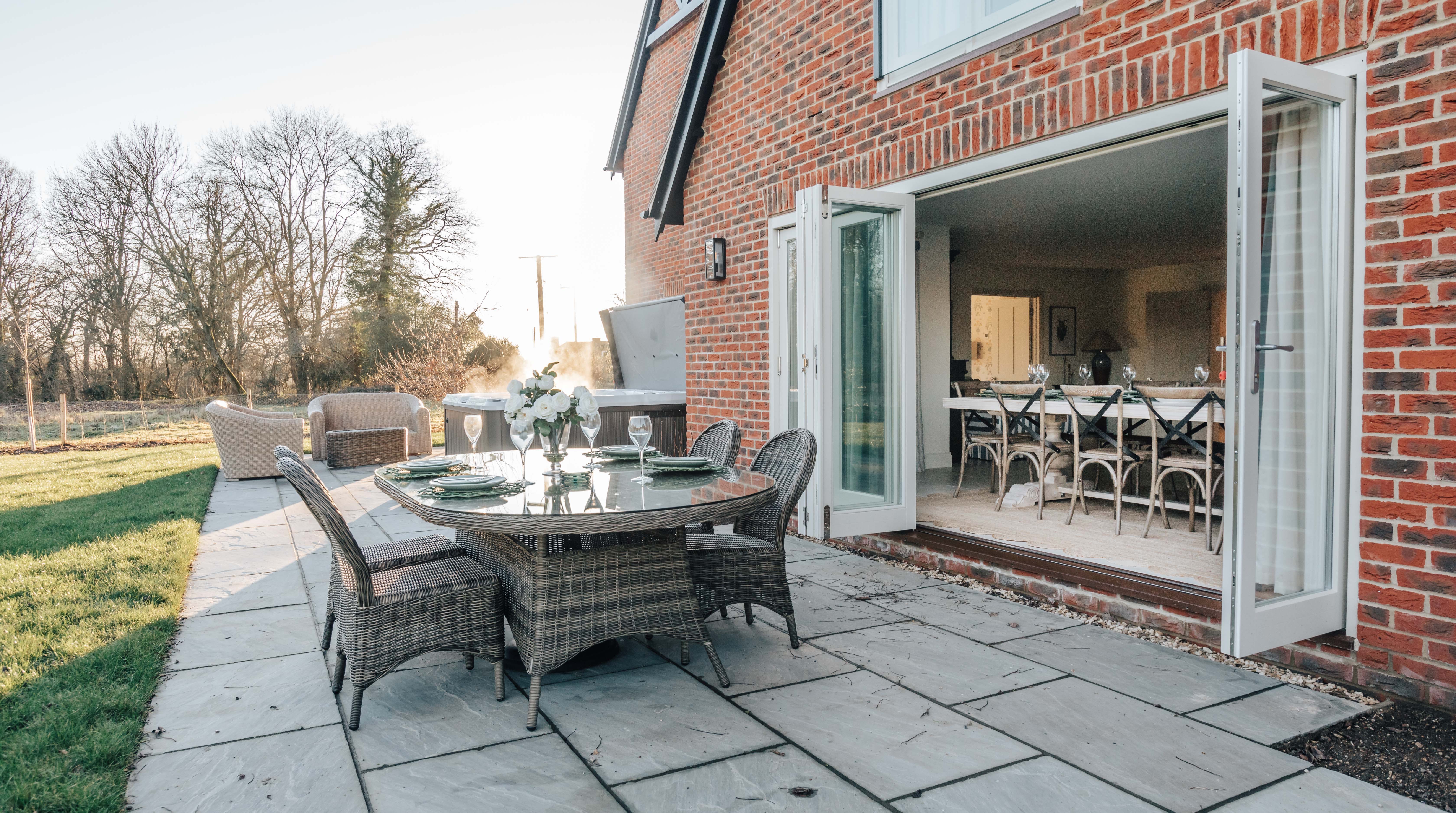 House Helm Mill End Henley-on-Thames: Elegant 6-Bedroom House with Hot Tub, Henley-on-Thames
