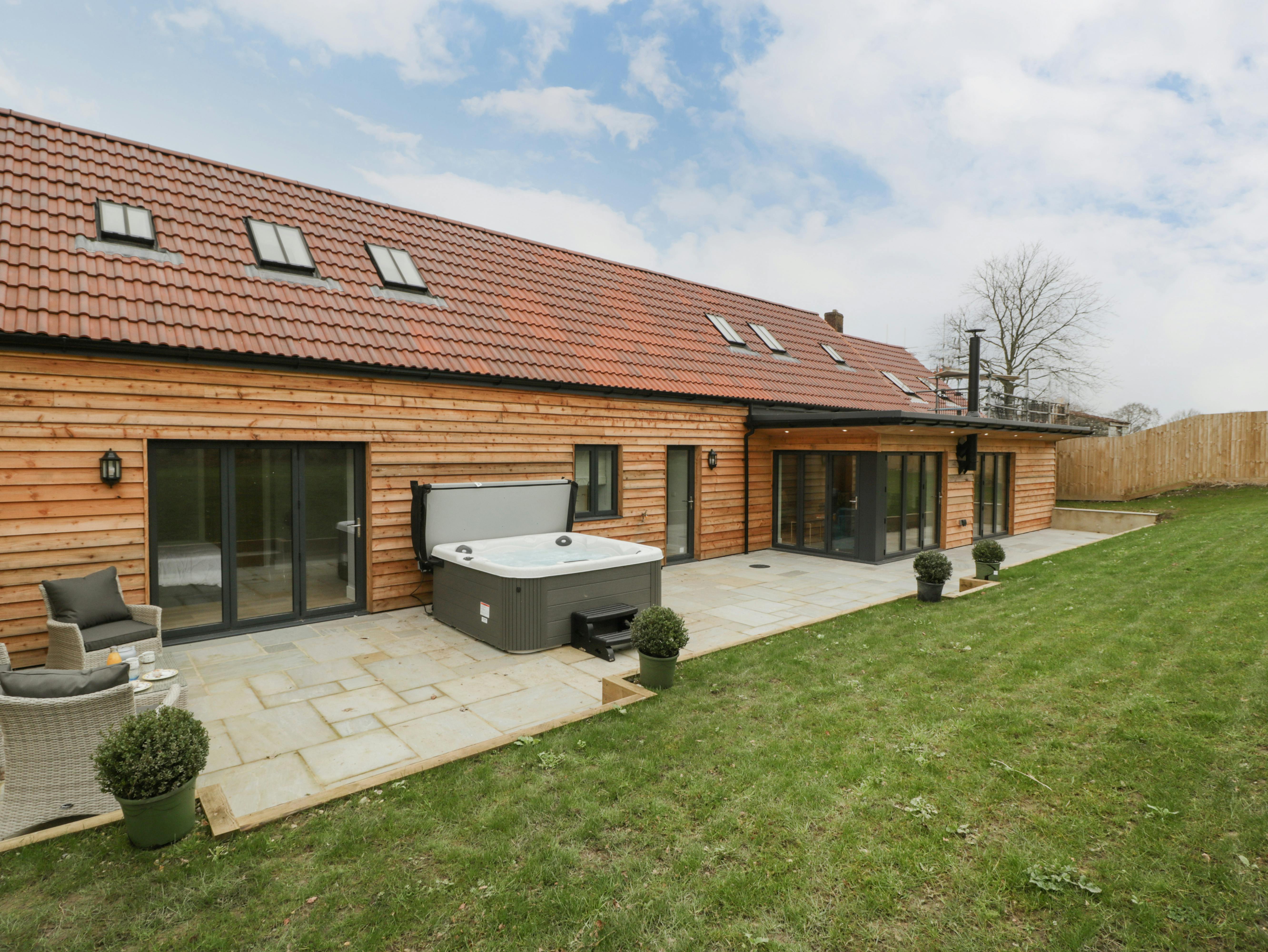 Manor Coker Sherborne: Charming 4-Bedroom Holiday Cottage with Hot Tub near Sherborne, Dorset