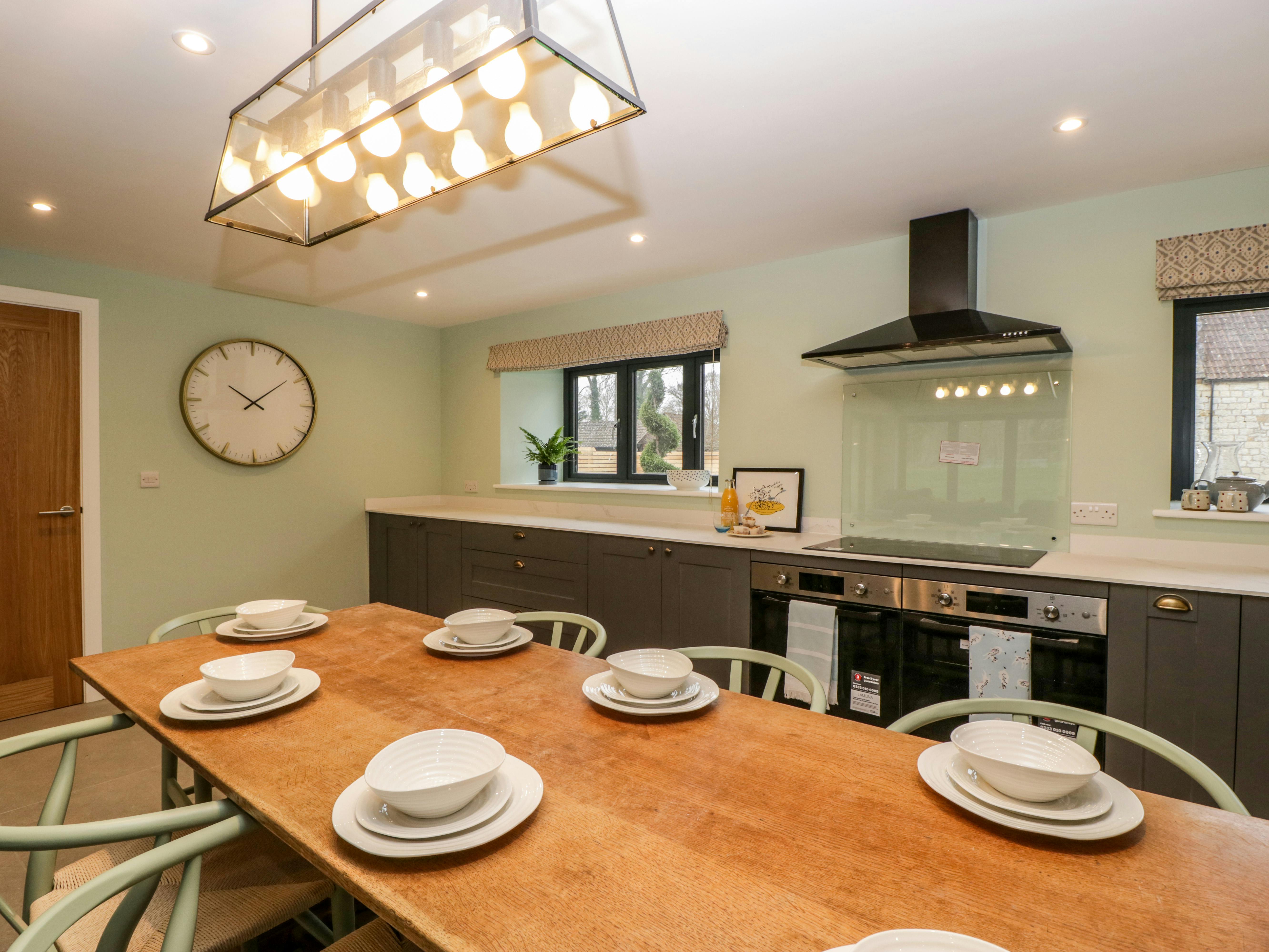 Manor Coker Sherborne: Charming 4-Bedroom Holiday Cottage with Hot Tub near Sherborne, Dorset