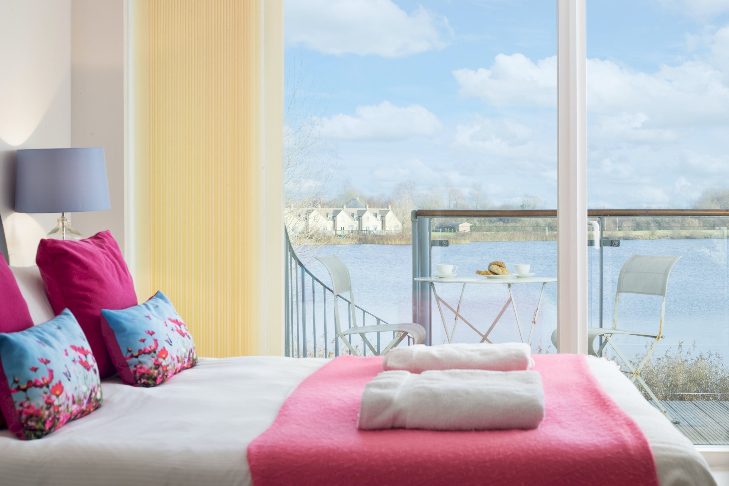 House Helm Fossebridge Cirencester: 5-Bedroom Apartment with Lake and Pool Access, Cirencester