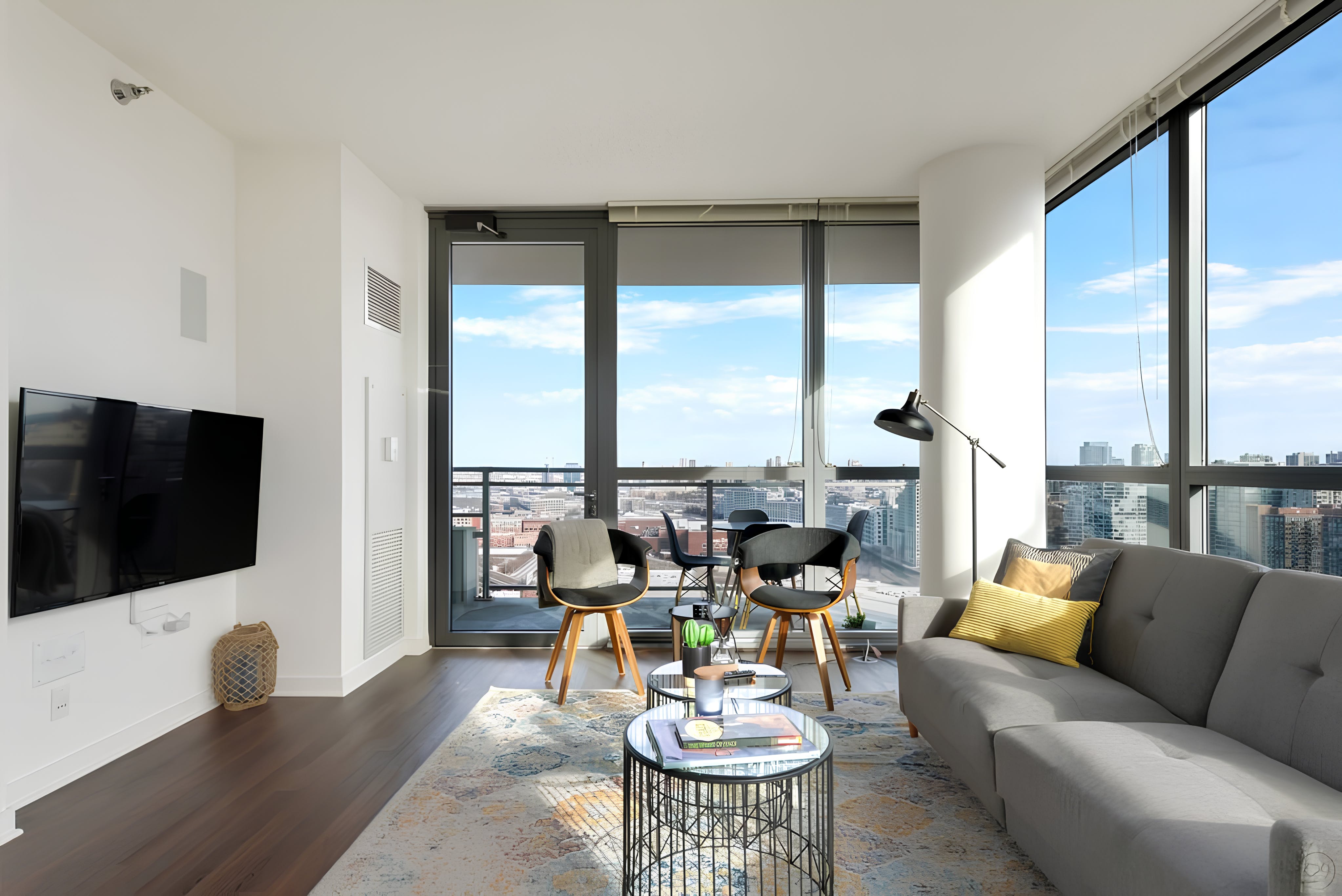 Villa Alba Pulaski Chicago: Elegant 2-Bedroom Apartment Rental with Air-Con in Chicago