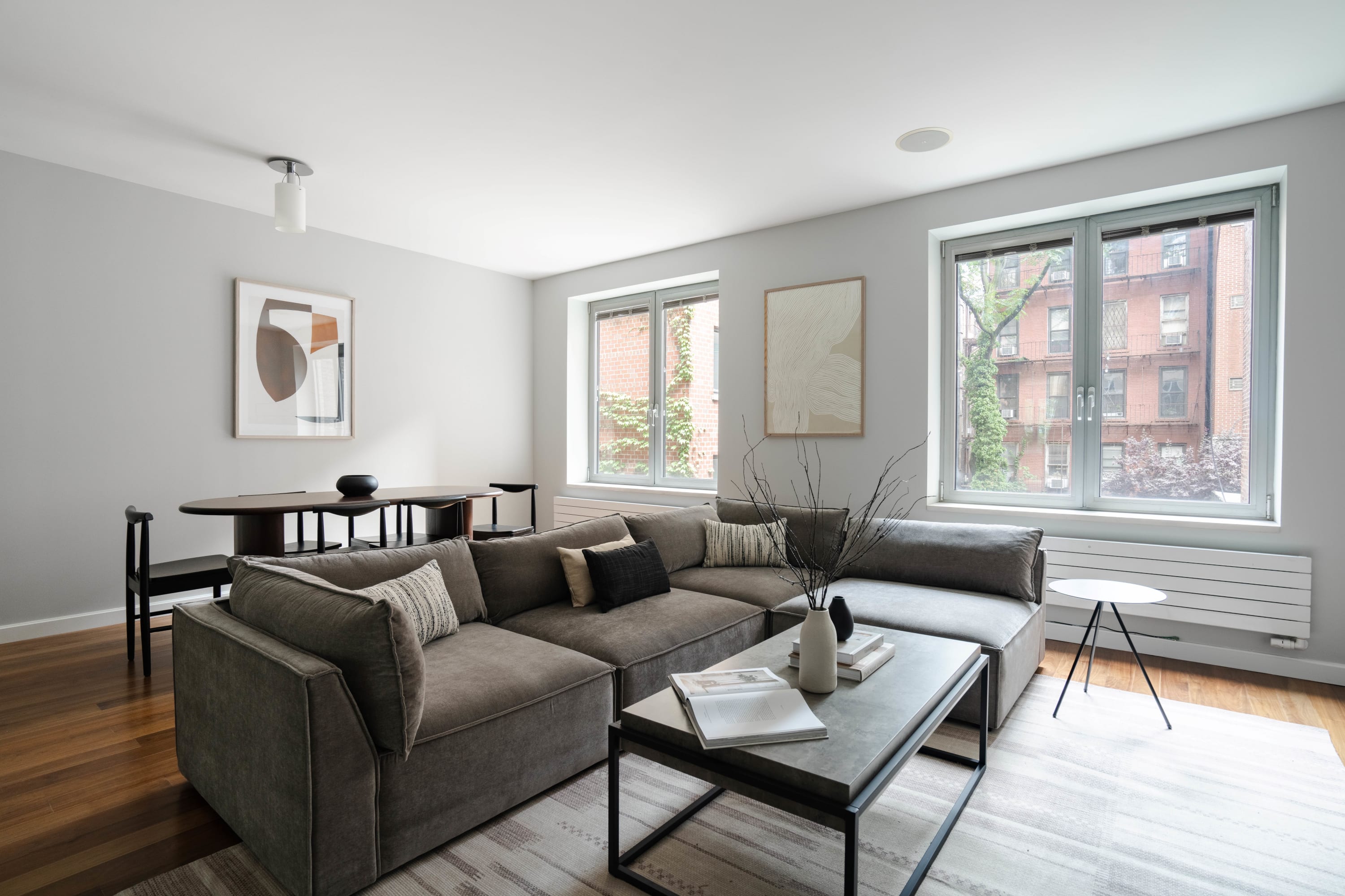 Villa Safira Pierpont Hell’s Kitchen: Spacious 3-Bedroom Apartment Rental with Air-Con and Office, Hell’s Kitchen
