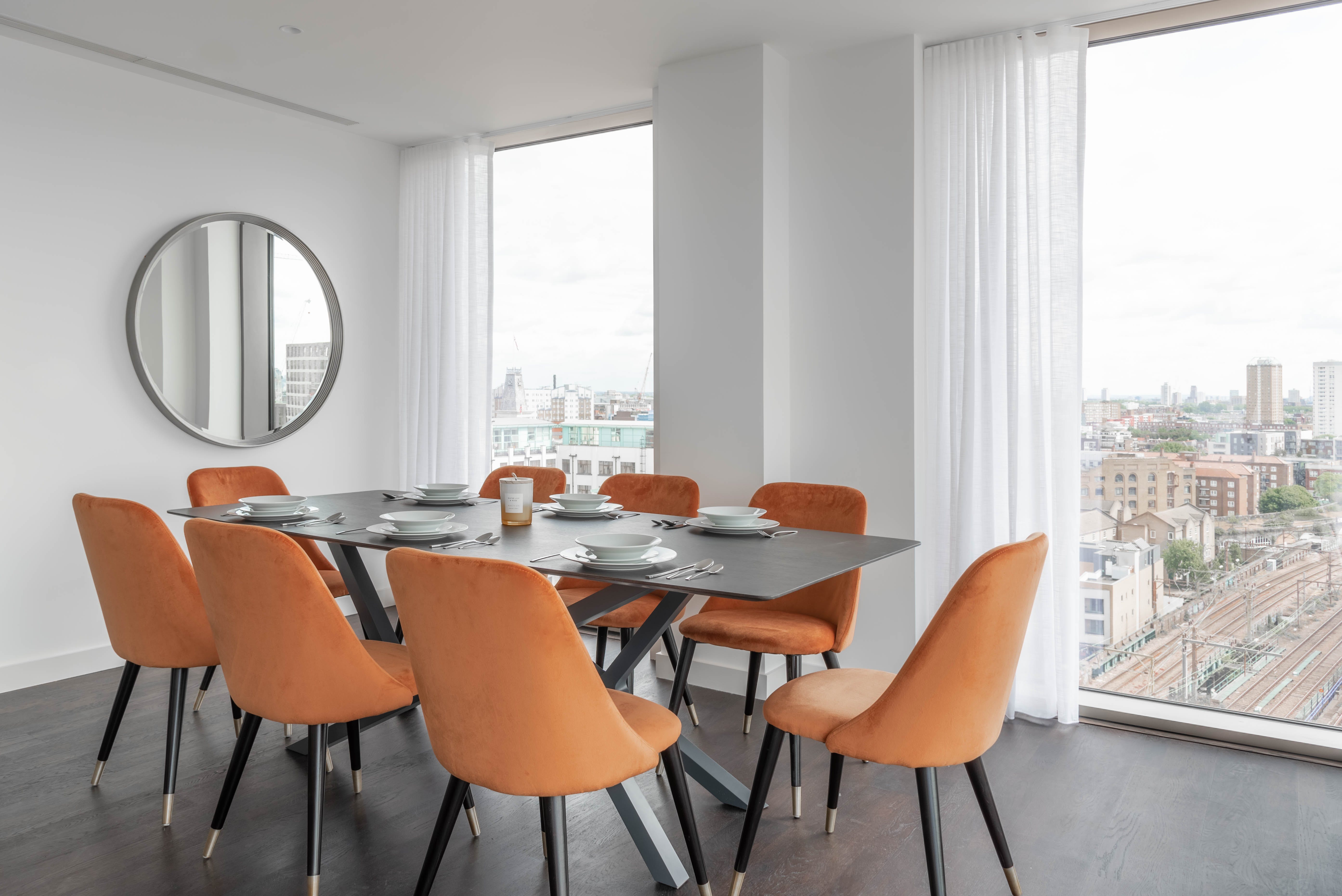 Manor Kinglake Wapping: Spacious 3-Bedroom Apartment with Pool and Balcony, Wapping London