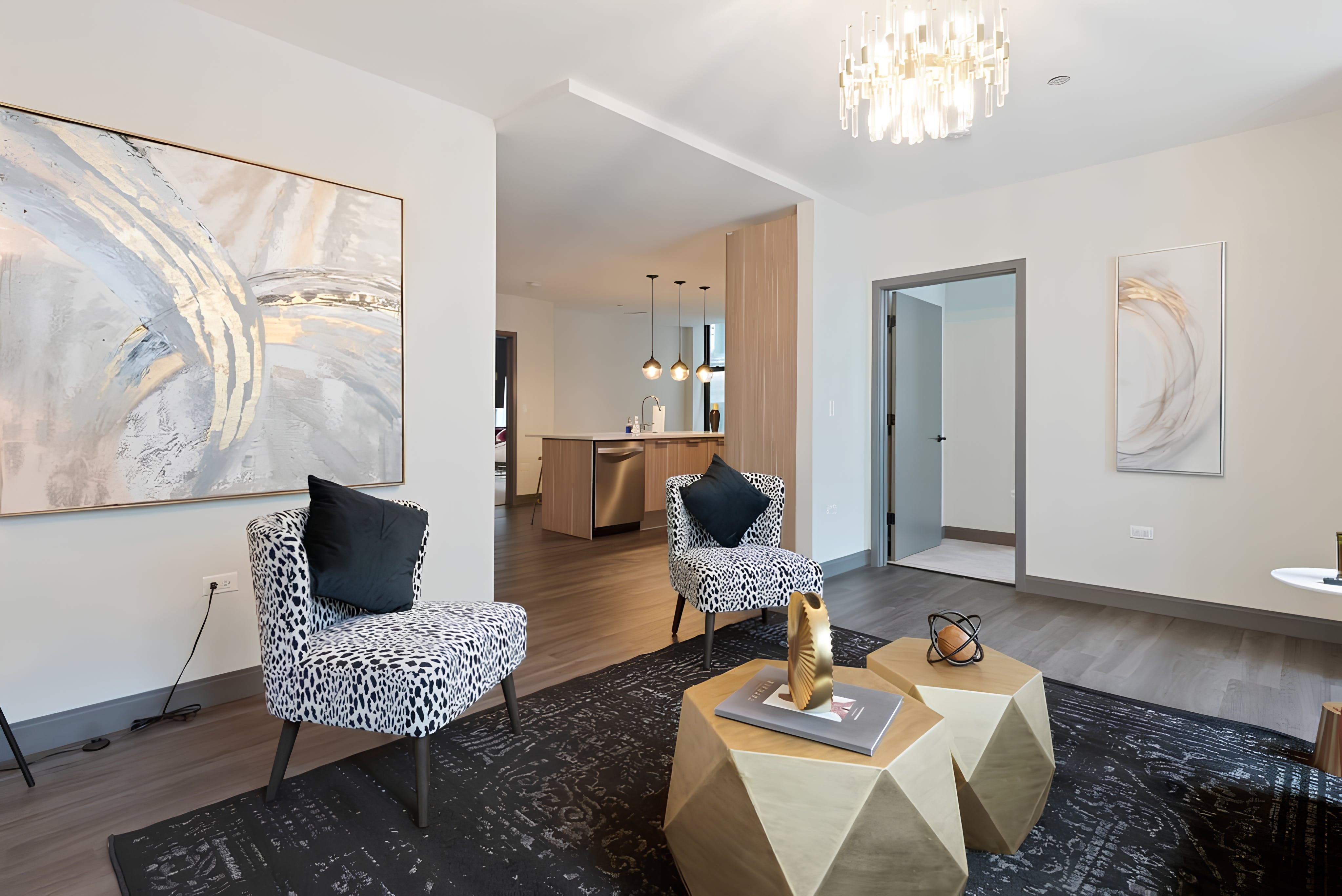 Villa Mazet Ravenswood Chicago: Stylish 2-Bedroom Apartment Rental with Rooftop Pool and Gym in Chicago