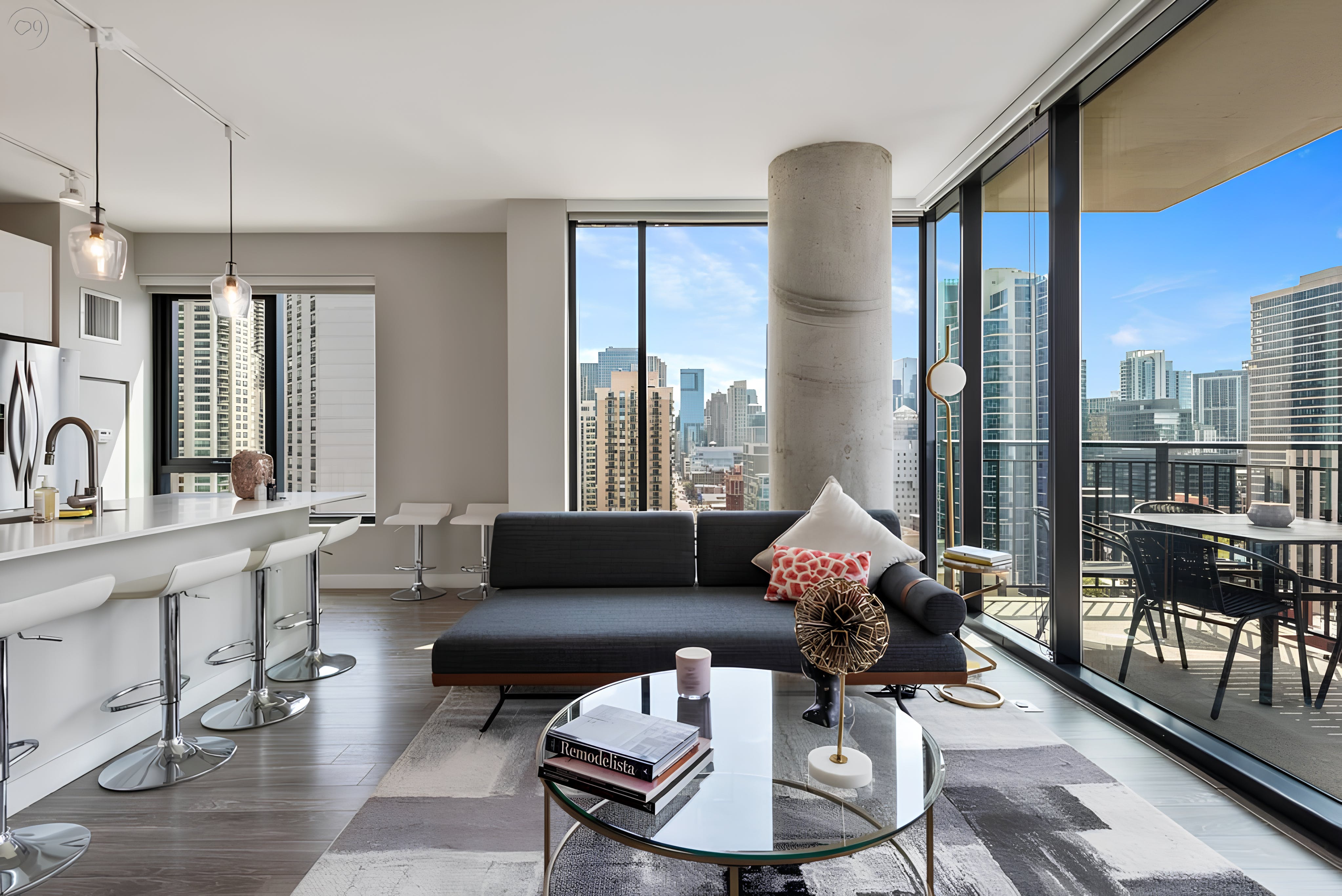 Manor Kinzie Chicago: Luxury 2-Bedroom Apartment with Rooftop Pool in Chicago