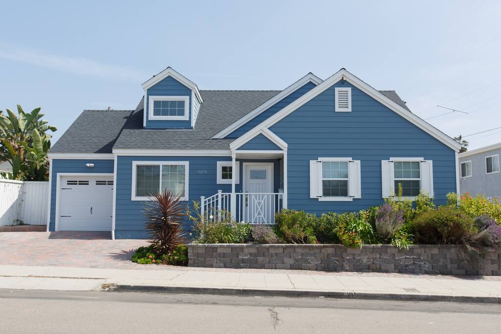 Manor La Jolla Pacific Beach: Spacious 3-Bedroom Apartment Rental with Hot Tub and Sea Views, Pacific Beach