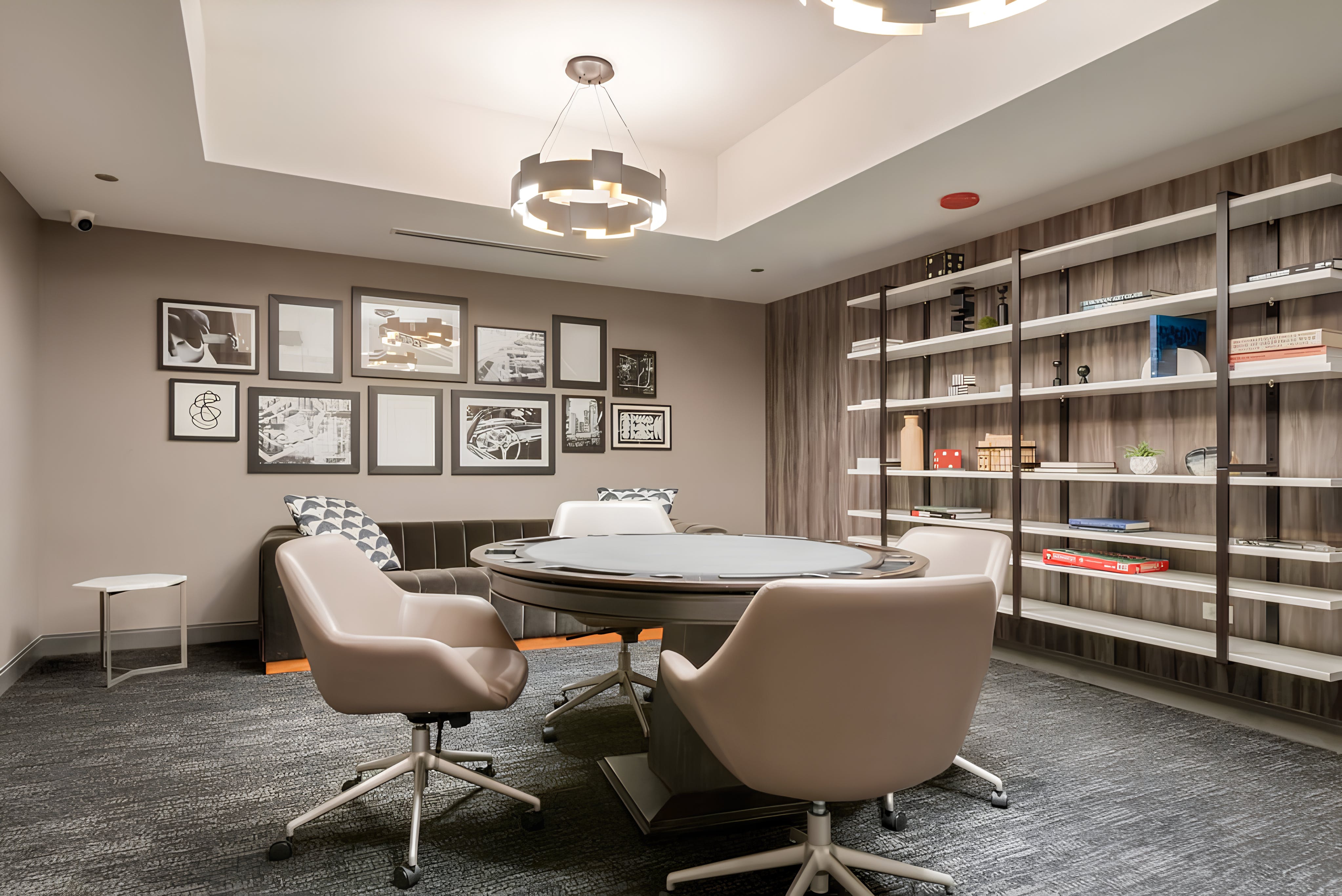 Manor LaSalle Chicago: Stylish 2-Bedroom Apartment with Pool and Air-Con in Chicago