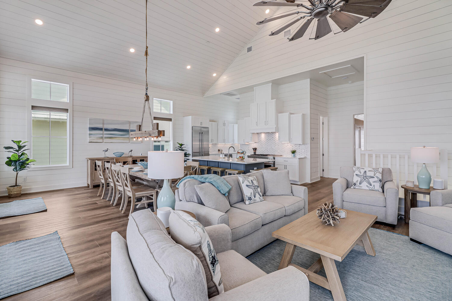 Villa Helm Pelican Point Texas: Spacious 6-Bedroom Beachfront Villa with Seaview, Nueces County