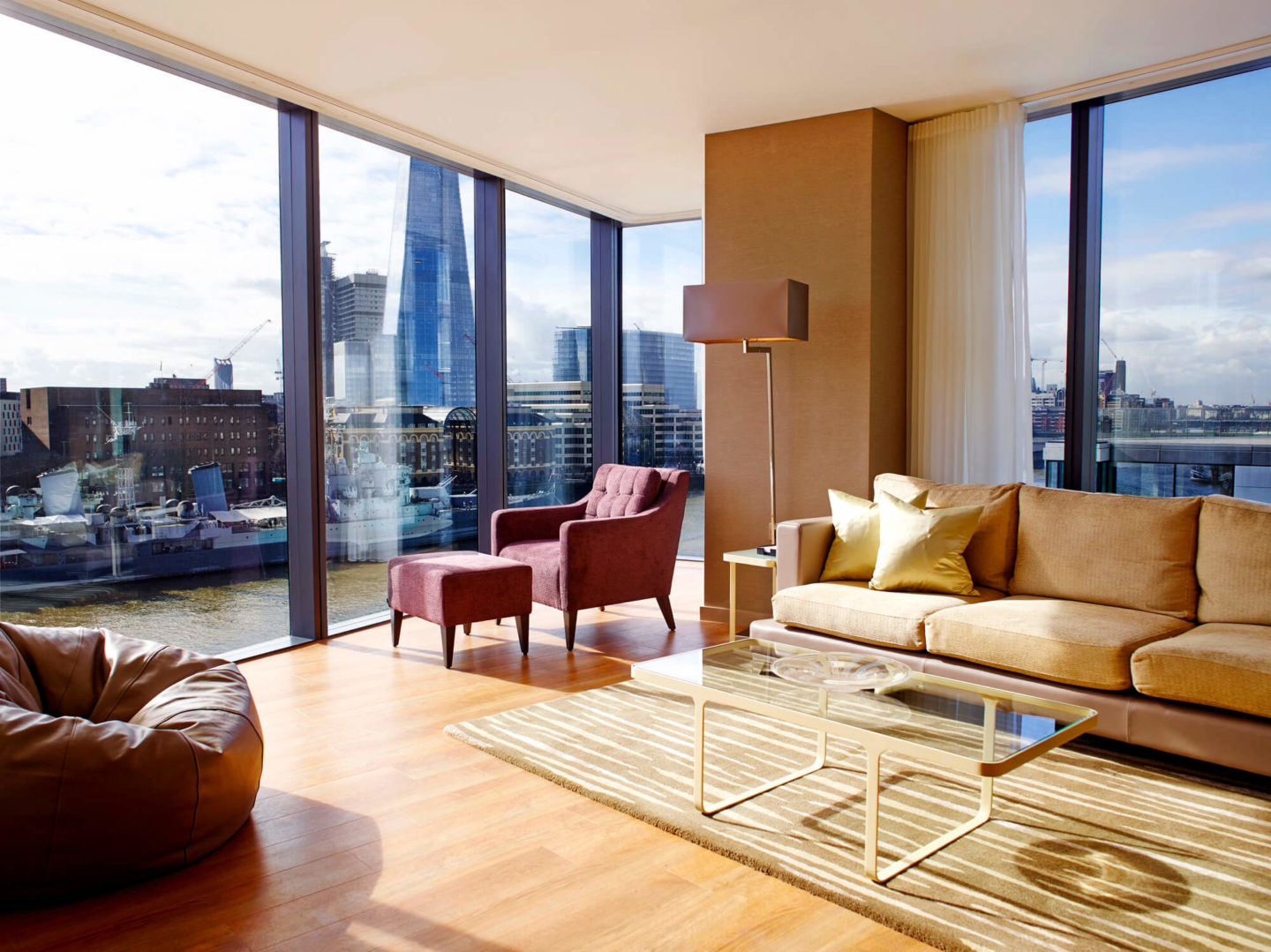 Manor Pepys London: Spacious 3-Bedroom Apartment Rental with Air-Con and Gym, Tower Bridge London