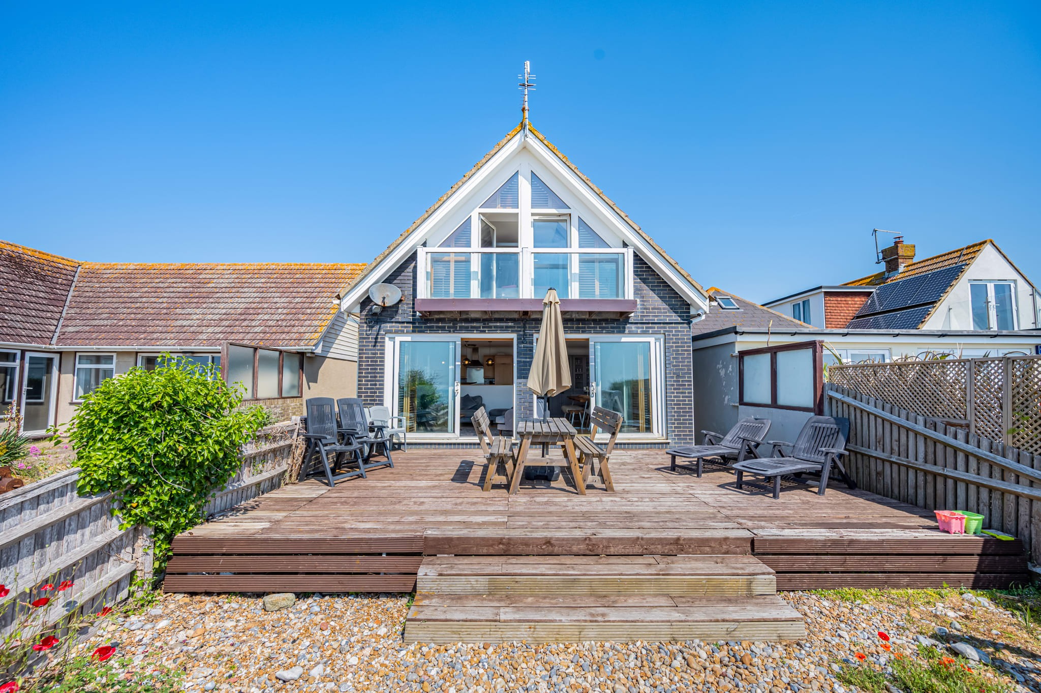 House Helm Holywell Eastbourne: Spacious 4-Bedroom Apartment with Seaview and Beachfront in Eastbourne