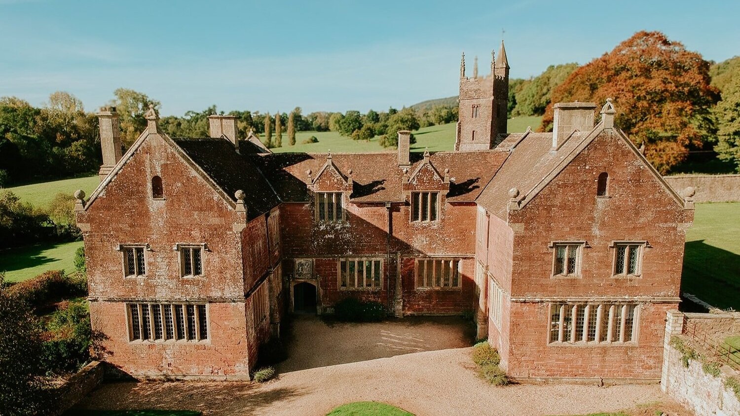 House Lysias Muchelney Somerset: Luxurious 7-Bedroom Manor with Hot Tub, Somerset