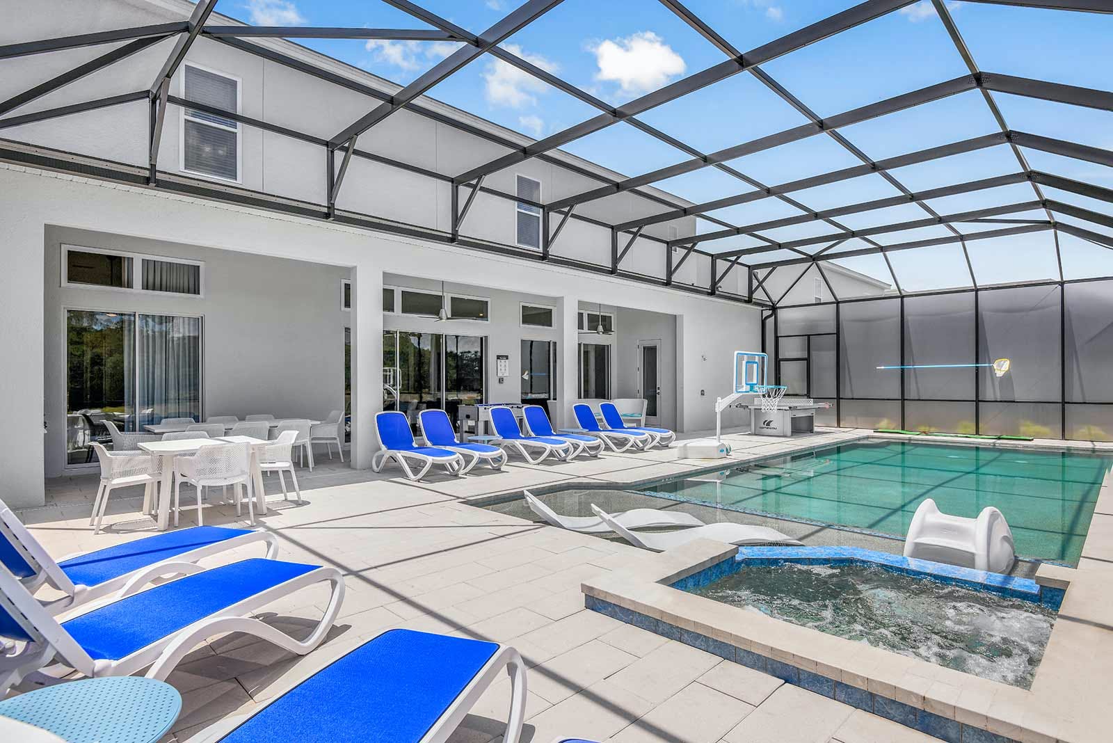 Villa Carmesí Bowlegs Florida: Lavish 11-Bedroom Villa with Swimming Pool and Seaview, Polk County