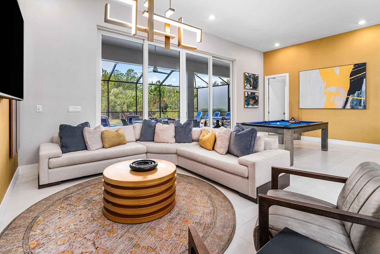 Villa Gloaming Baywood Florida: Luxury 6-Bedroom Villa with Pool and Tennis Court, Polk County