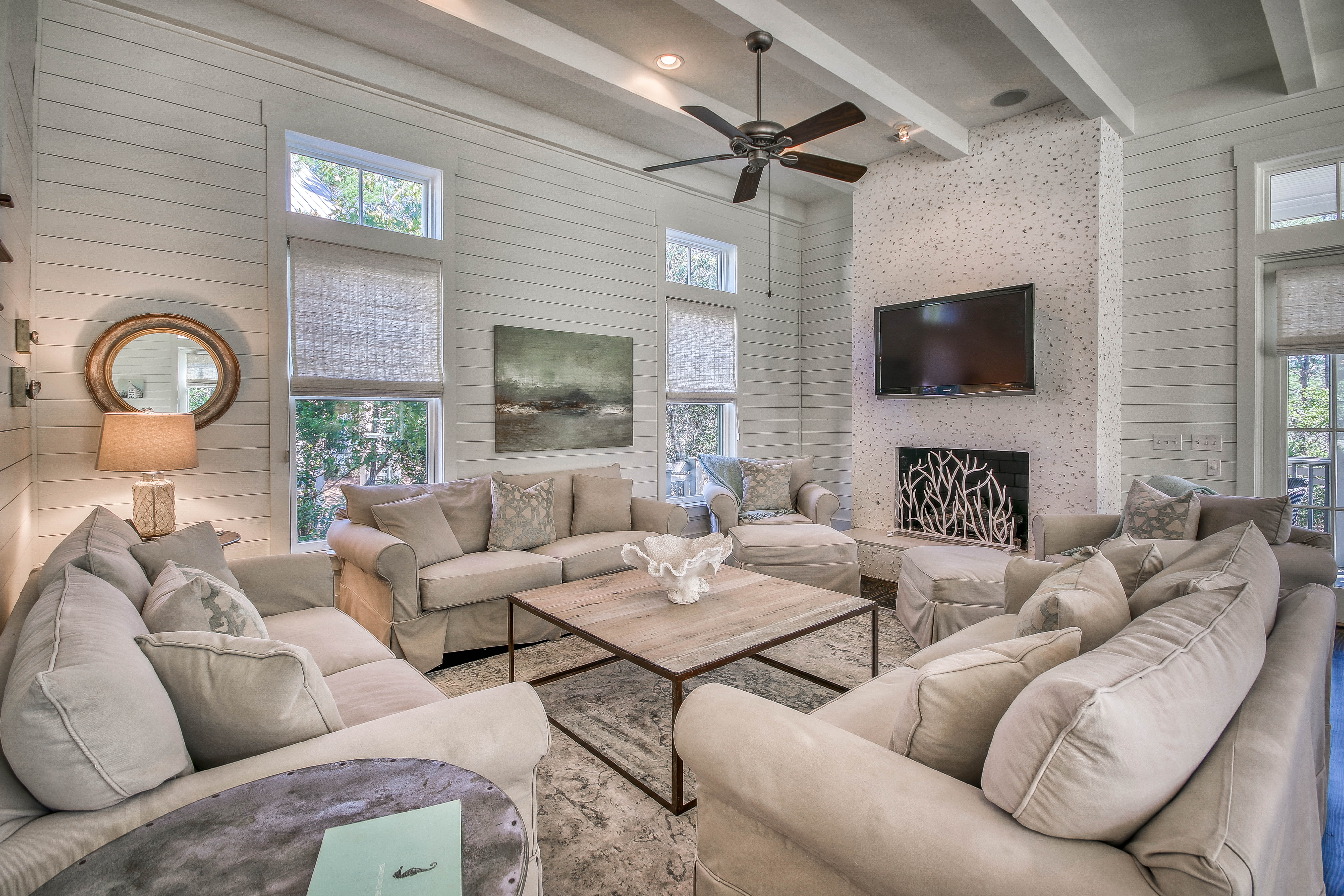 Manor Seagrove Walton: Luxury 6-Bedroom Villa with Pool and Sea Views, Walton County