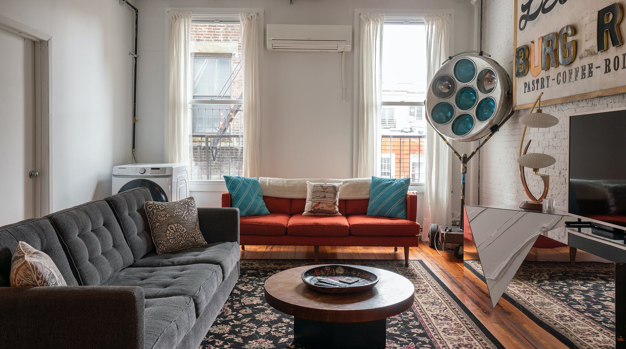 Manor Wythe Williamsburg: Spacious 3-Bedroom Loft Rental with Air Conditioning in Williamsburg, New York