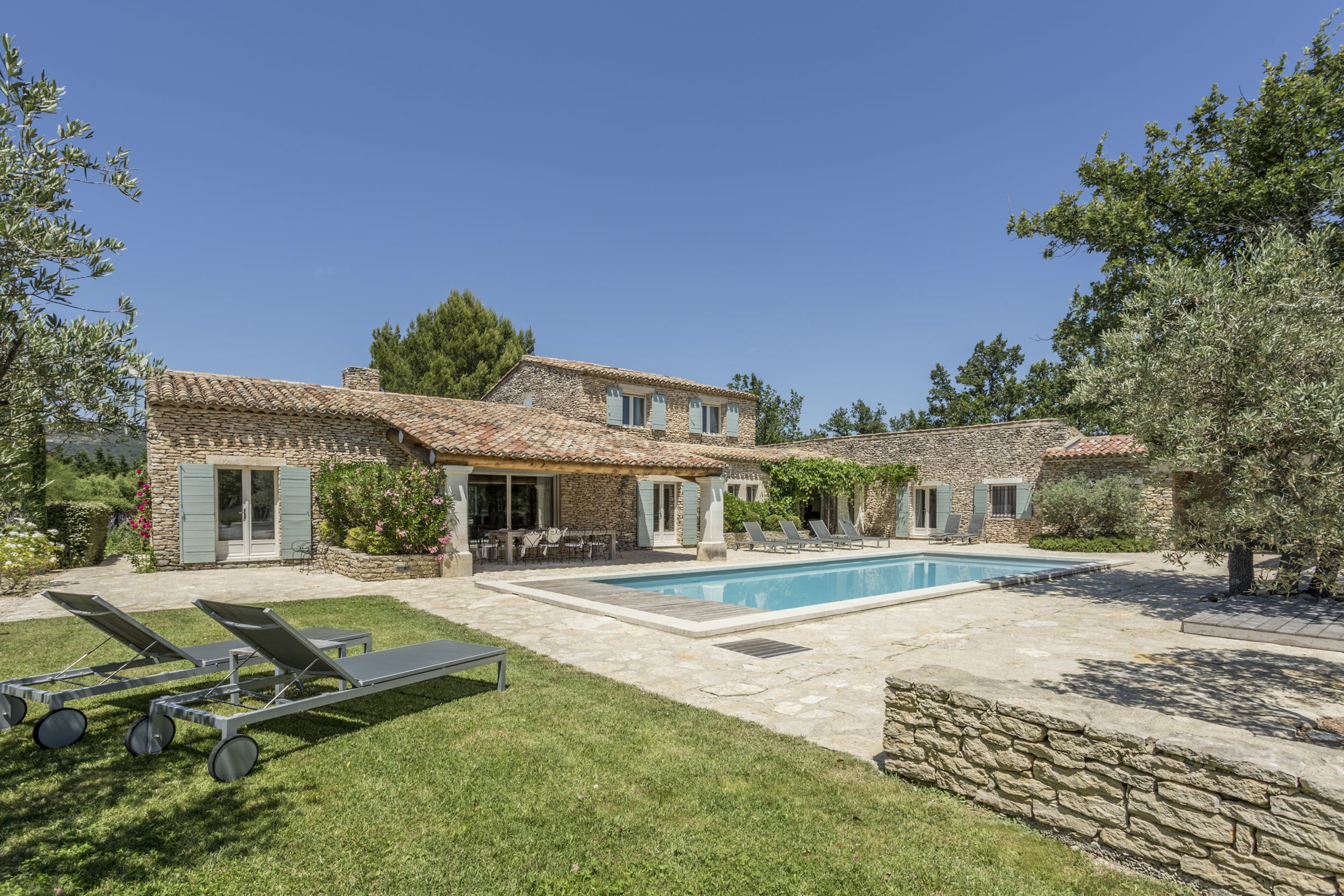 Villa Safran Vernègues Saint-Rémy-de-Provence: Luxurious 5-Bedroom Apartment with Heated Pool, Saint-Rémy-de-Provence