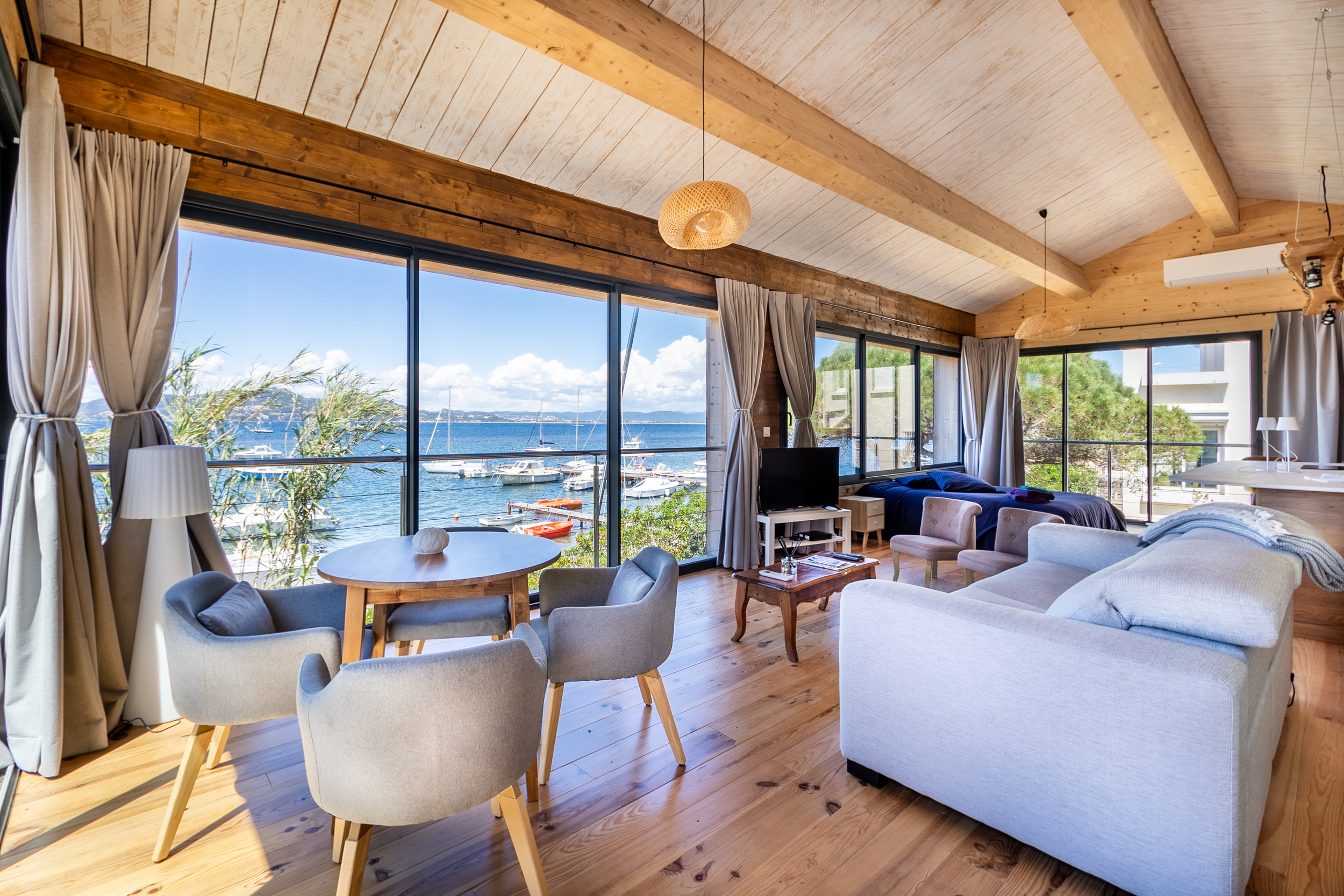 Mas Coudoulière Toulon: Romantic 1-Bedroom Villa with Seaview and Beachfront, Toulon