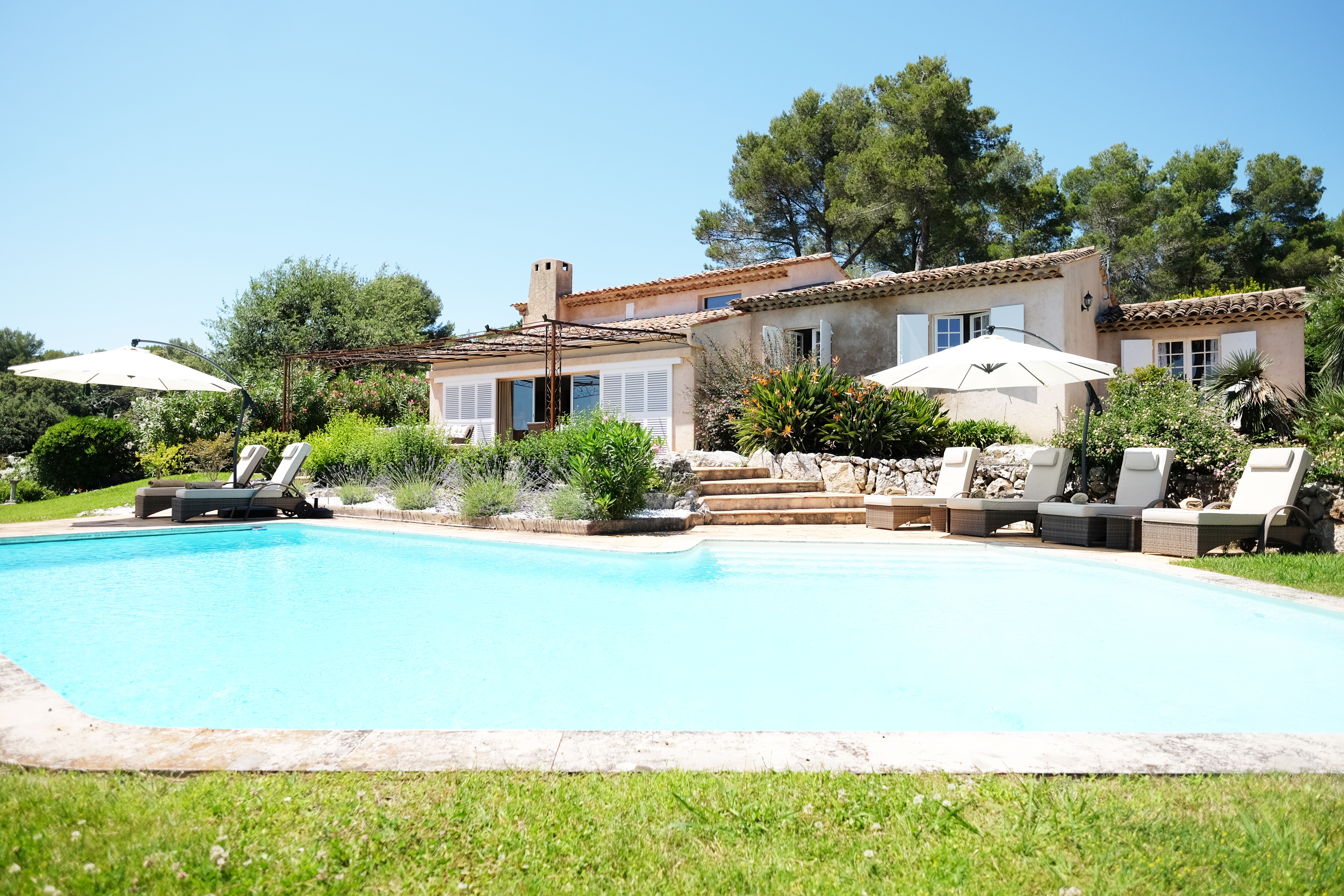 Villa Aurore Croix-des-Gardes Cannes: Luxury 5-Bedroom Apartment with Sea Views and Pool, Cannes