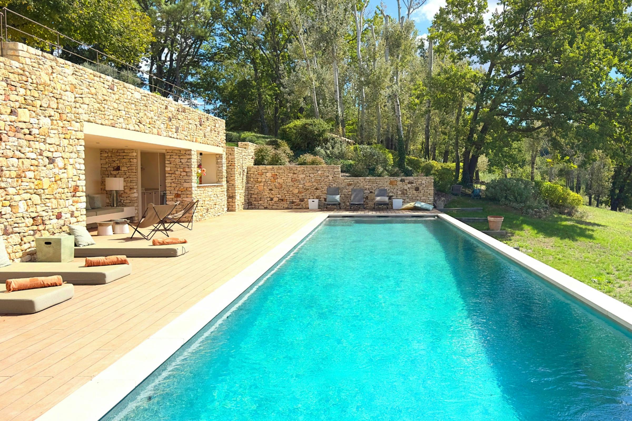 Villa Céladon Gordes Provence: Spacious 6-Bedroom Villa with Pool in Vaucluse Countryside