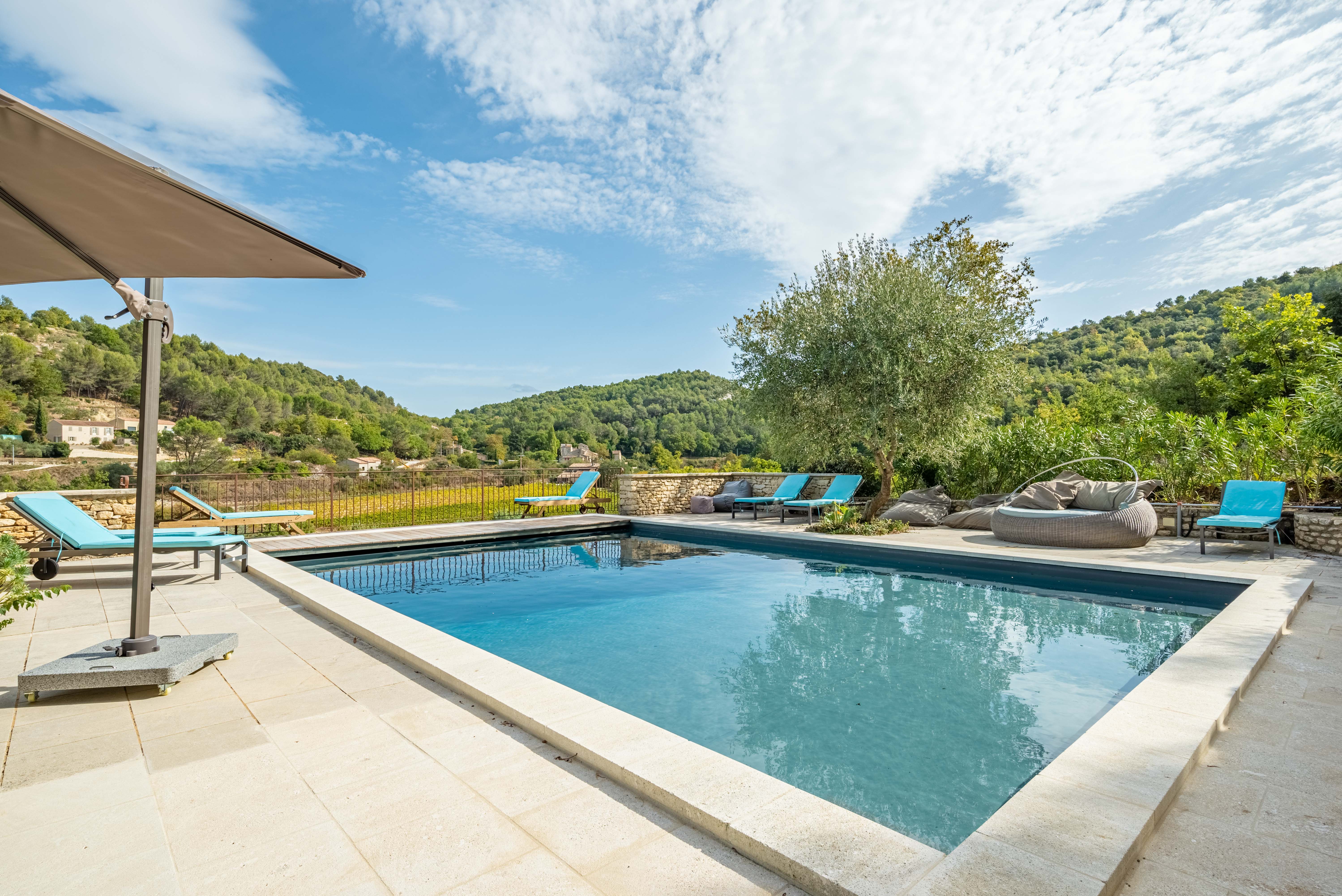 Villa Aurore Saint-Saturnin Provence: Charming 6-Bedroom Apartment with Heated Pool, Vaucluse