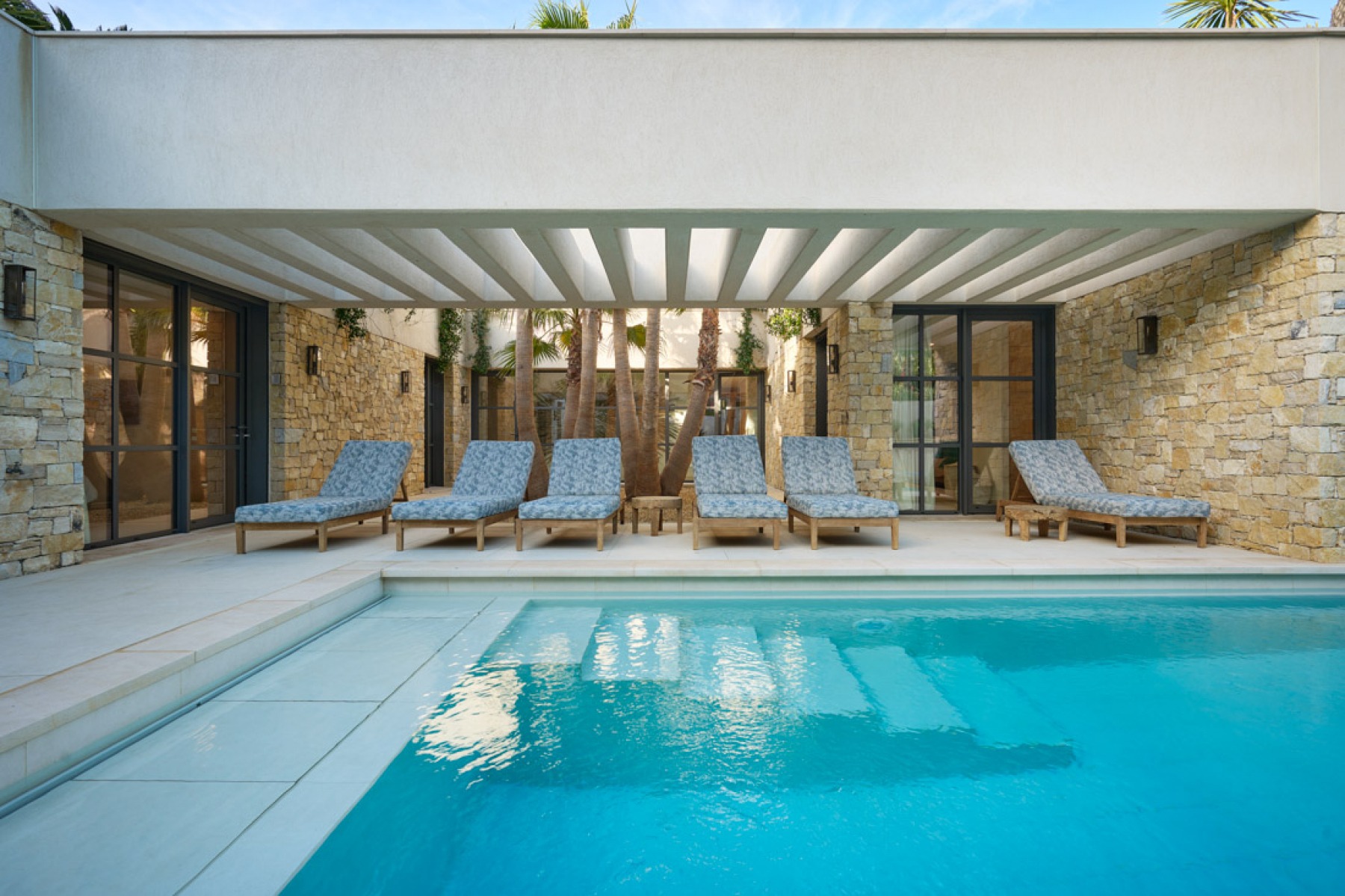 Mas Mistral Ramatuelle: Luxury 5-Bedroom Villa with Sauna and Pool, Côte d’Azur