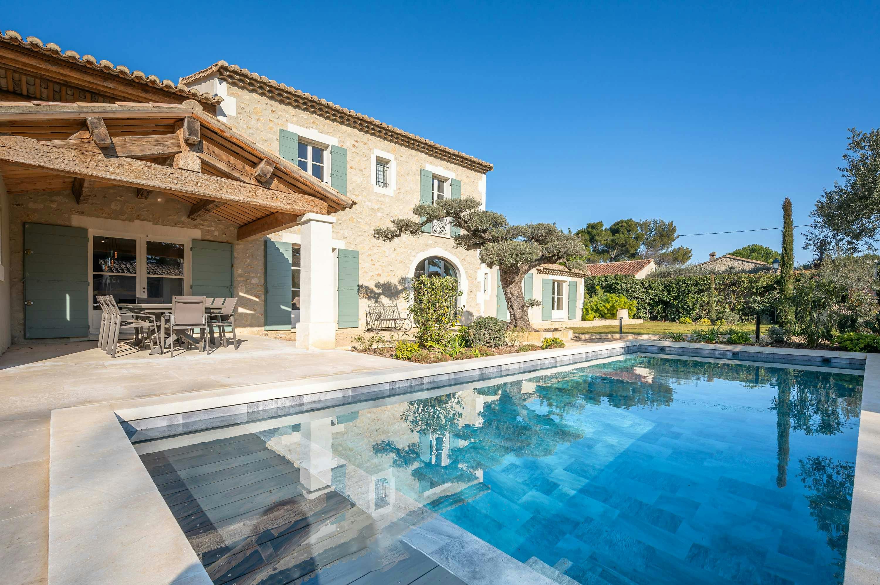 Villa Crépuscule Glanum Saint-Rémy-de-Provence: Luxury 4-Bedroom Villa with Pool and BBQ, Saint-Rémy-de-Provence