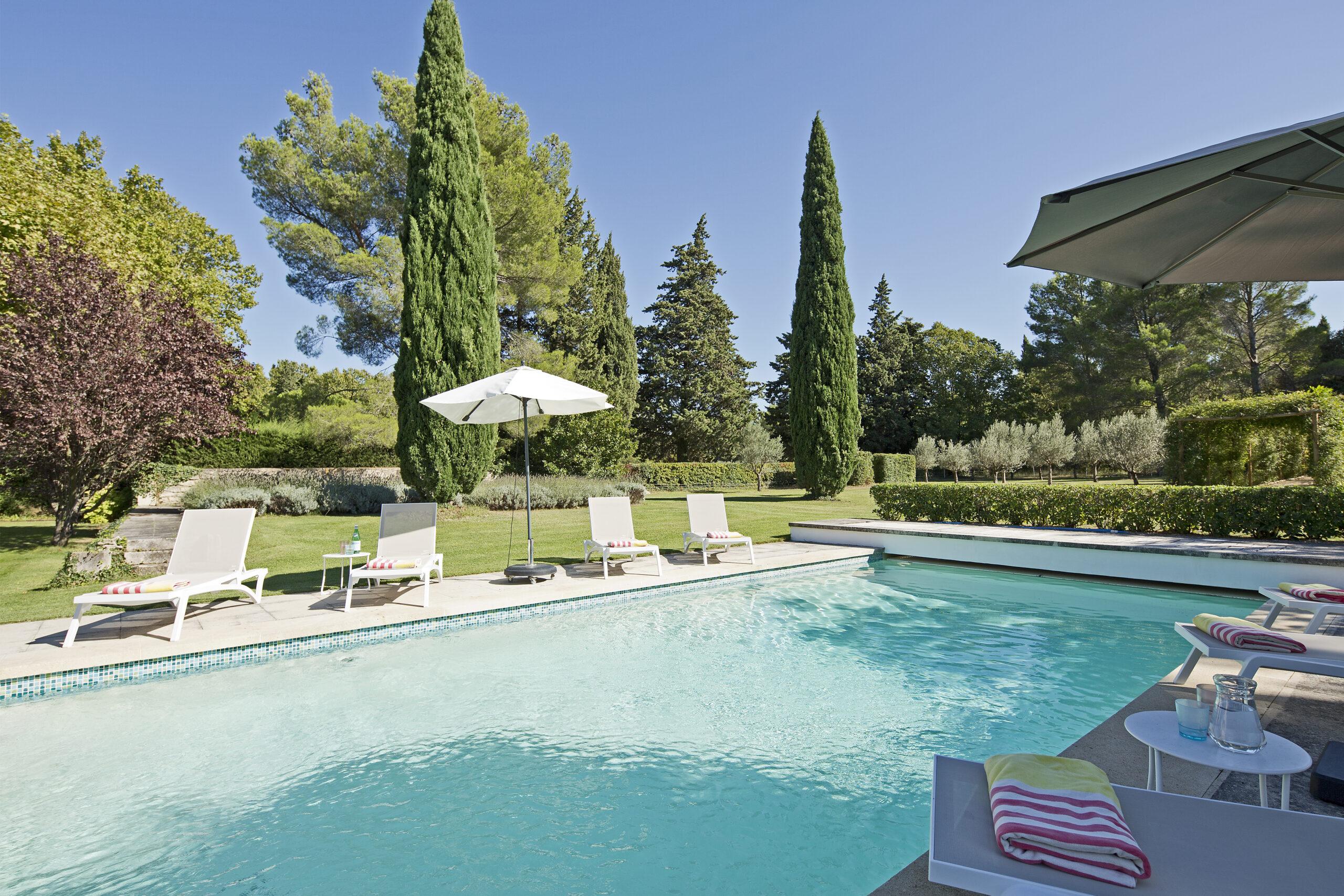 Villa Céladon Saint-Andiol Saint-Rémy-de-Provence: Luxurious 5-Bedroom Villa with Private Pool, Saint-Rémy-de-Provence