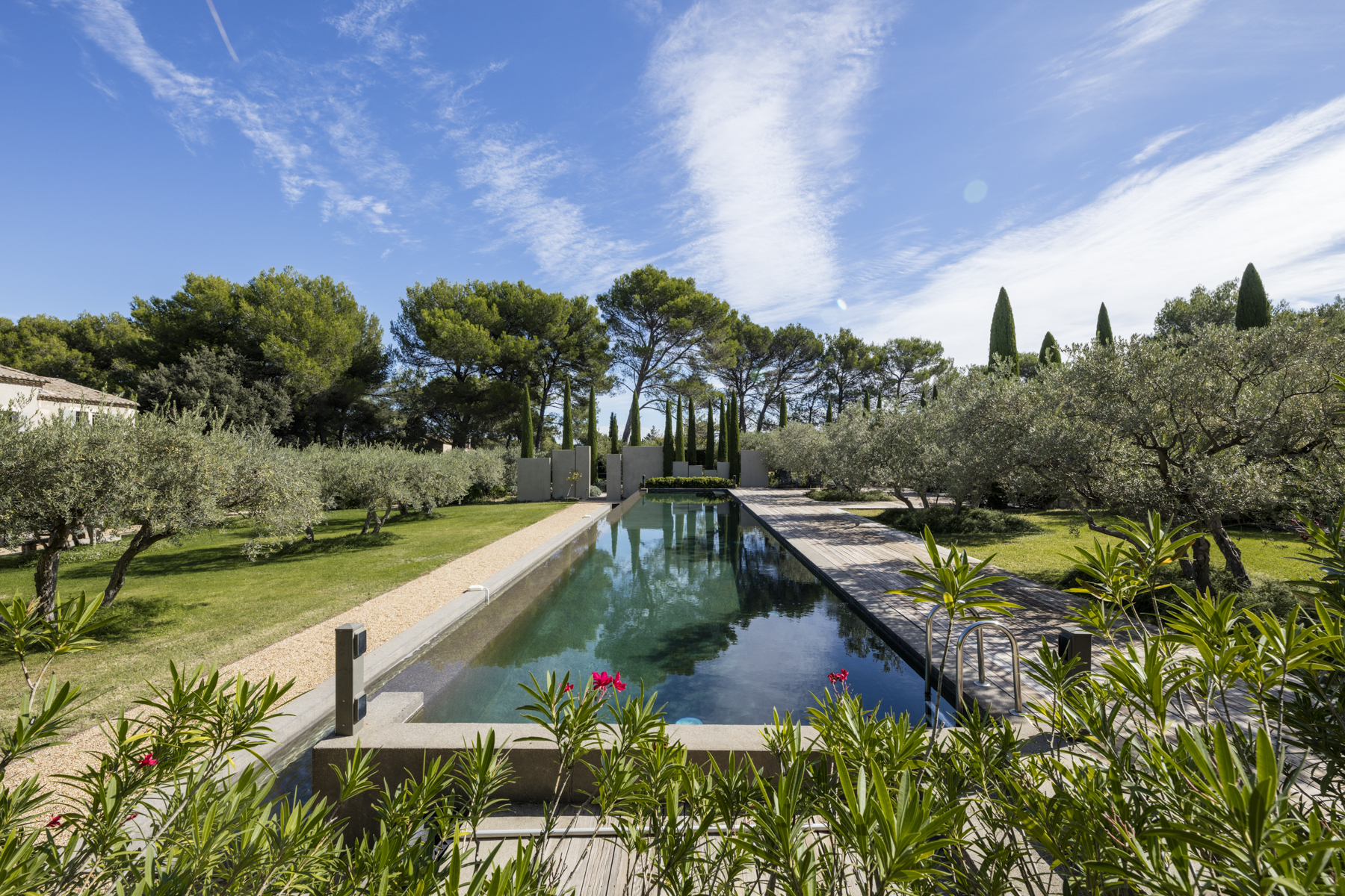 Villa Cramoisi Lamanon Saint-Rémy-de-Provence: Luxury 7-Bedroom Apartment with Pool, Saint-Rémy-de-Provence