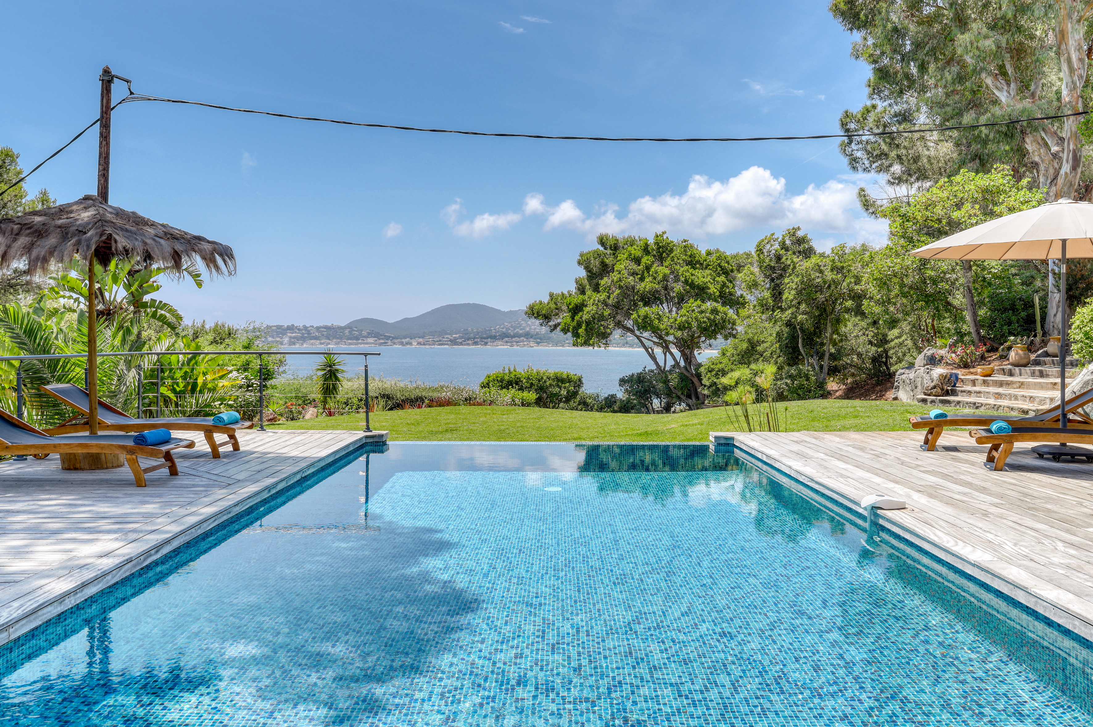 Villa Crépuscule Calanque Côte d’Azur: Stunning 5-Bedroom Beachfront Villa with Pool, French Riviera