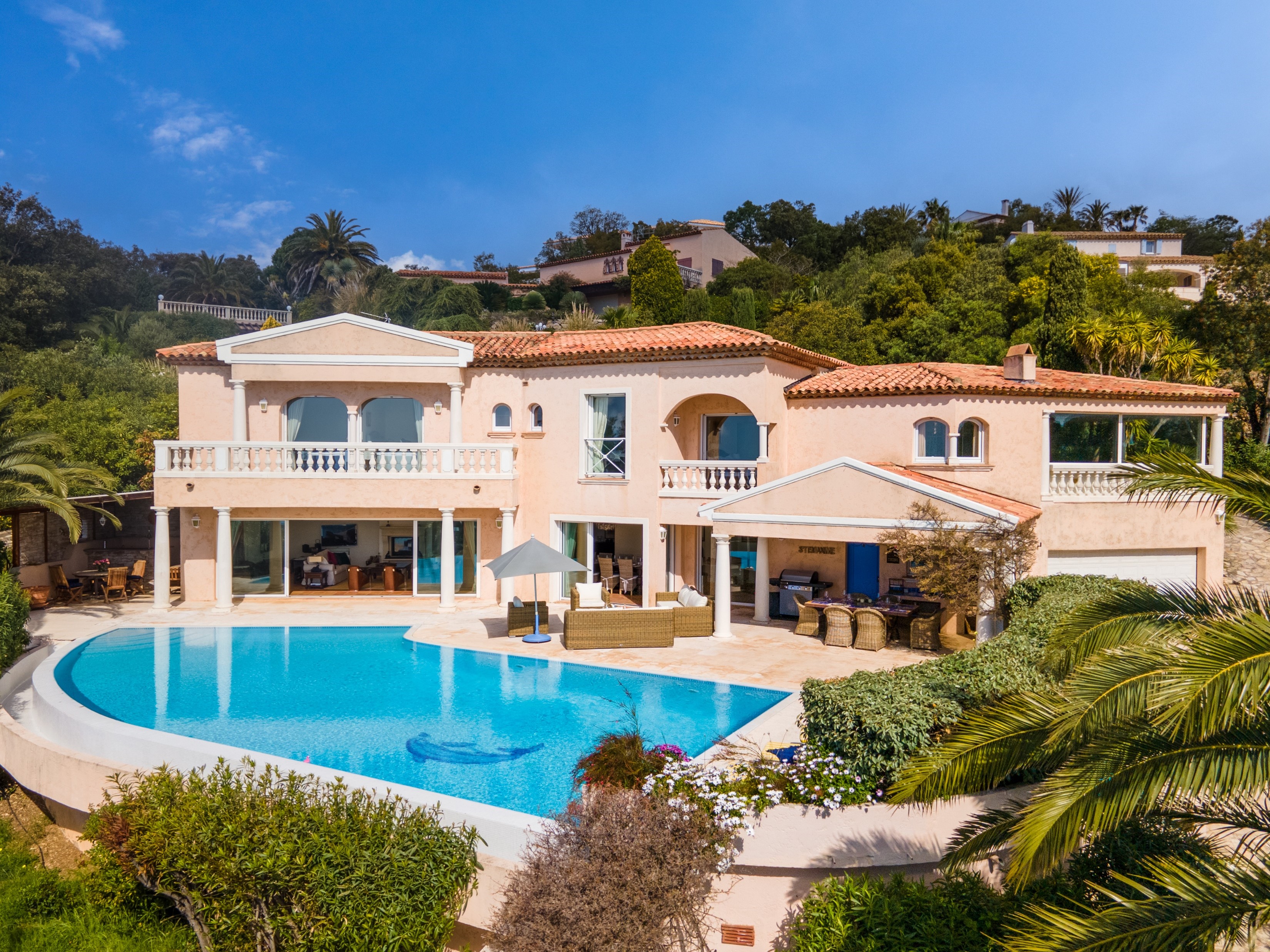 Villa Céladon Pigeonnier Sainte-Maxime: Luxury 4-Bedroom Apartment with Infinity Pool and Sea Views, Sainte-Maxime