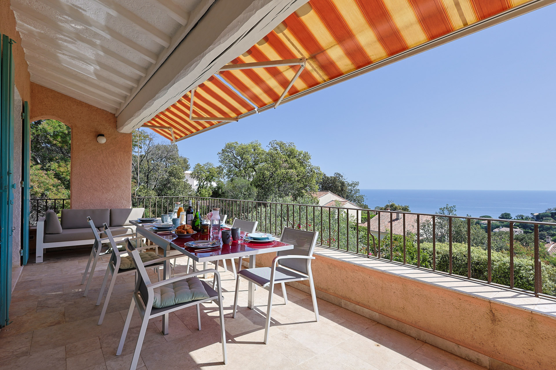 Villa Aurore La Nartelle Sainte-Maxime: Luxurious 4-Bedroom Apartment with Sea View and Pool, Sainte-Maxime