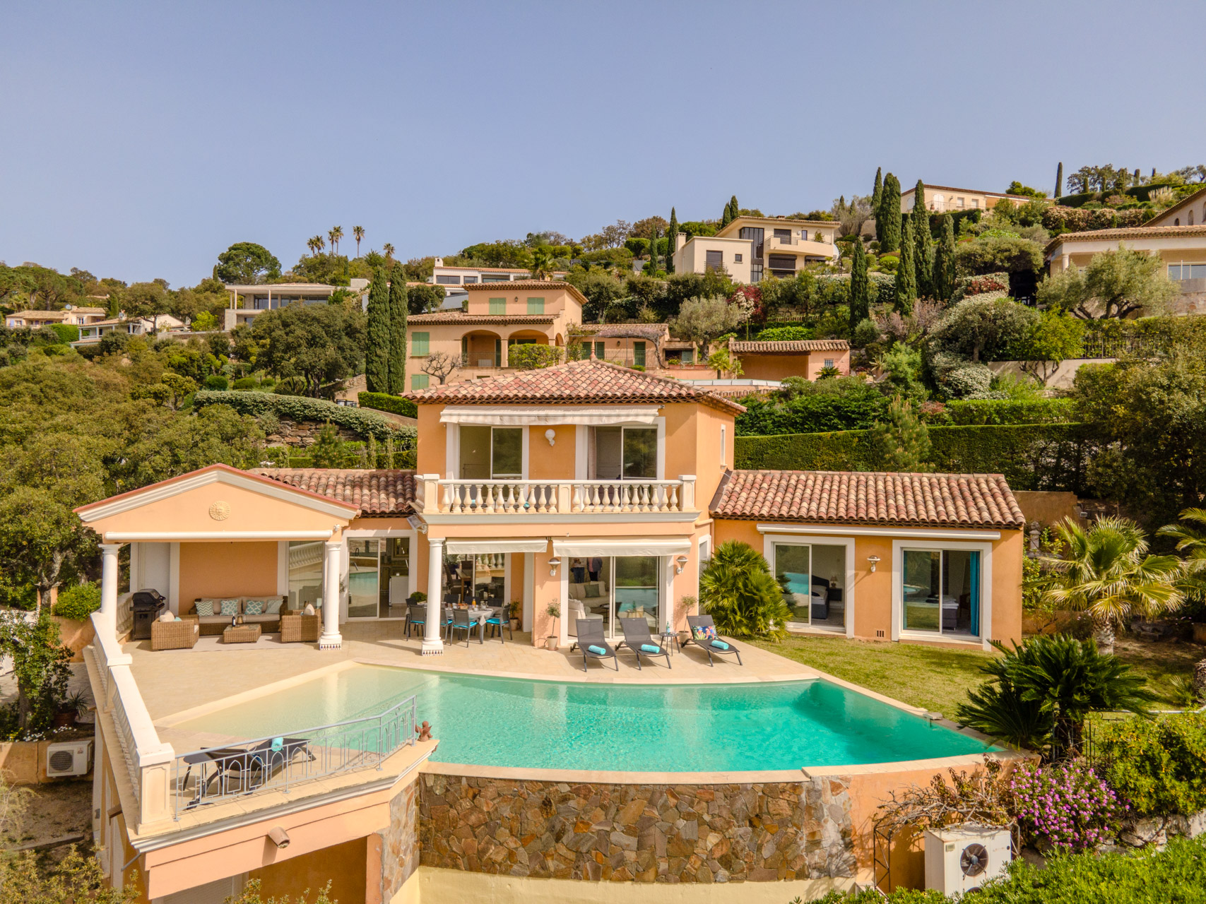 Villa Autan La Nartelle Sainte-Maxime: Luxury 4-Bedroom Apartment with Infinity Pool and Sea Views, Sainte-Maxime