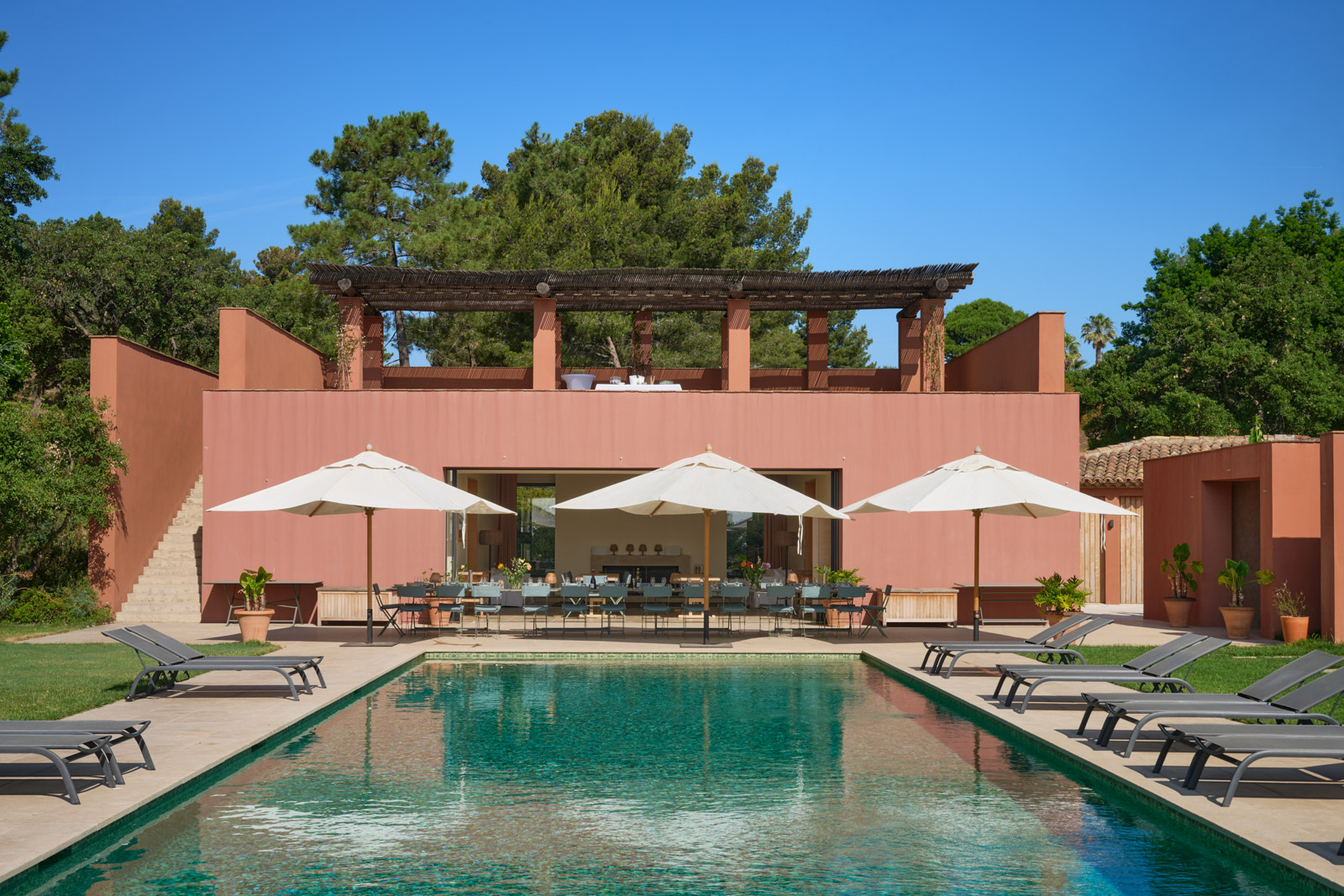 Château Crépuscule La Nartelle Sainte-Maxime: Expansive 25-Bedroom Villa with Seaview and Pool, Sainte-Maxime