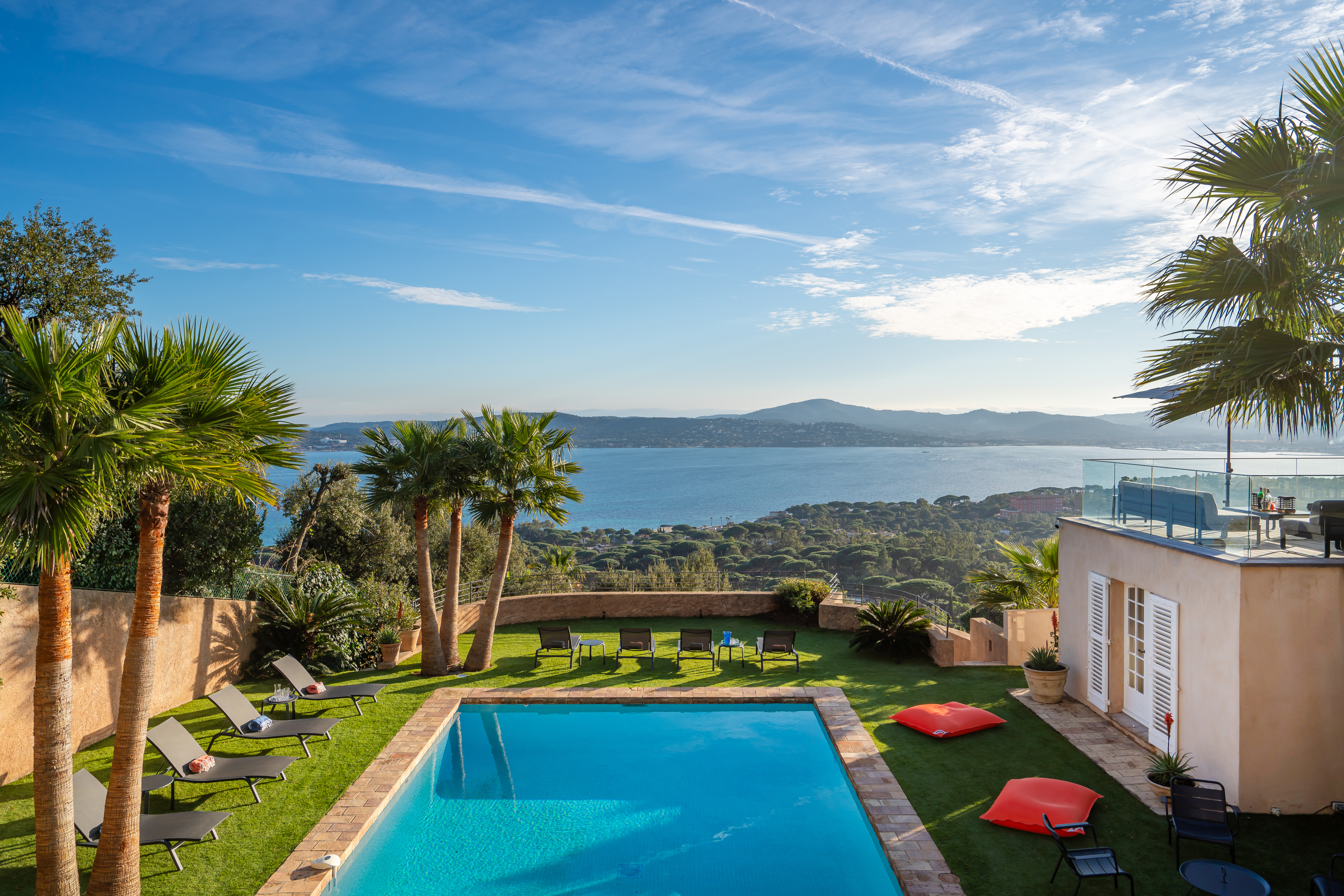 Villa Crépuscule La Garde Sainte-Maxime: Spacious 6-Bedroom Apartment with Seaview and Pool, Sainte-Maxime
