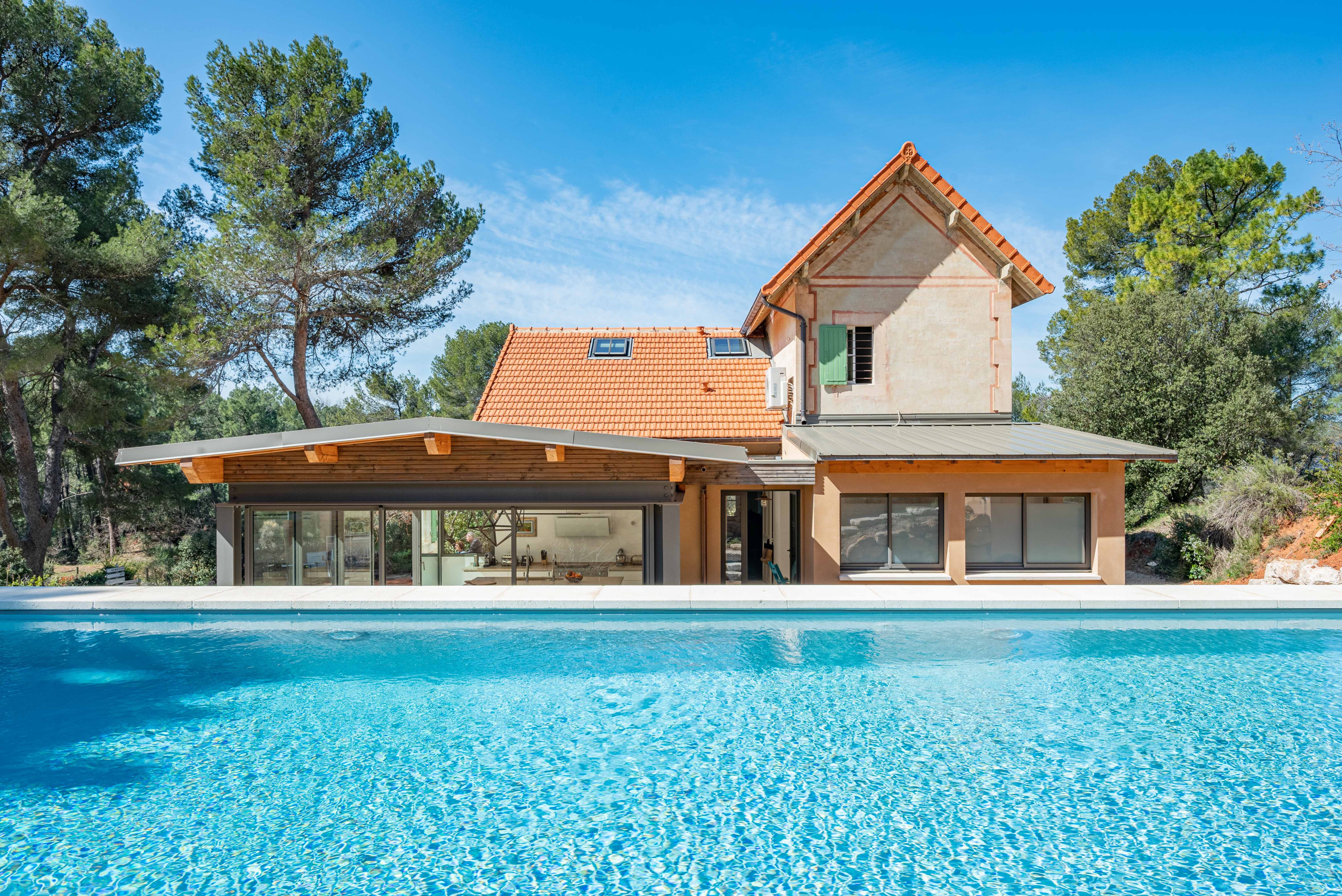 Villa Aurore Vedène Provence: Spacious 4-Bedroom Luxury Apartment with Pool and Views, Vaucluse