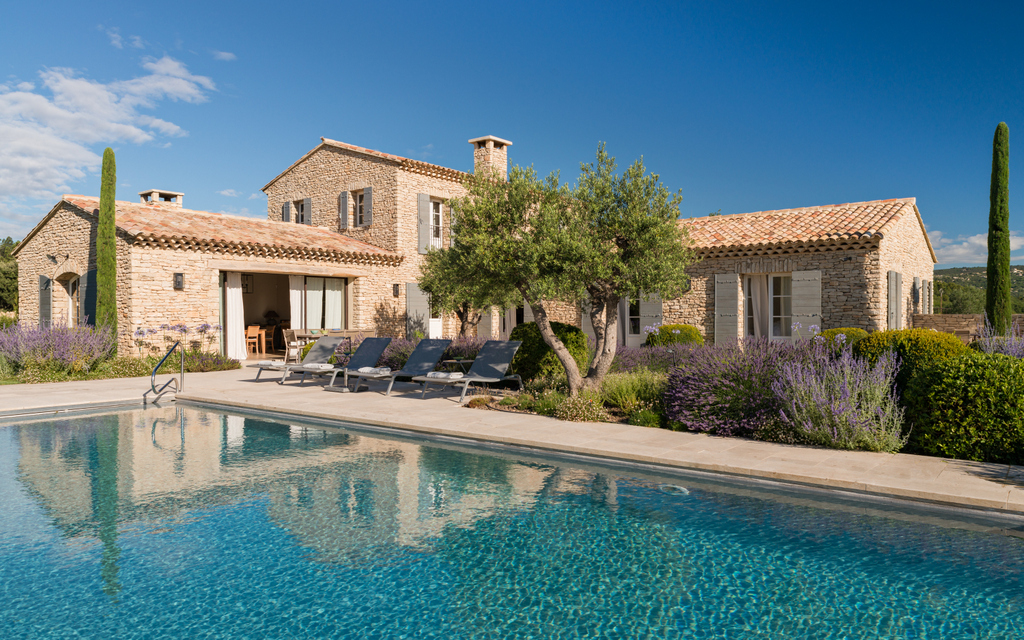 Villa Aurore Buoux Vaucluse: Luxury 4-Bedroom Villa with Swimming Pool, Vaucluse