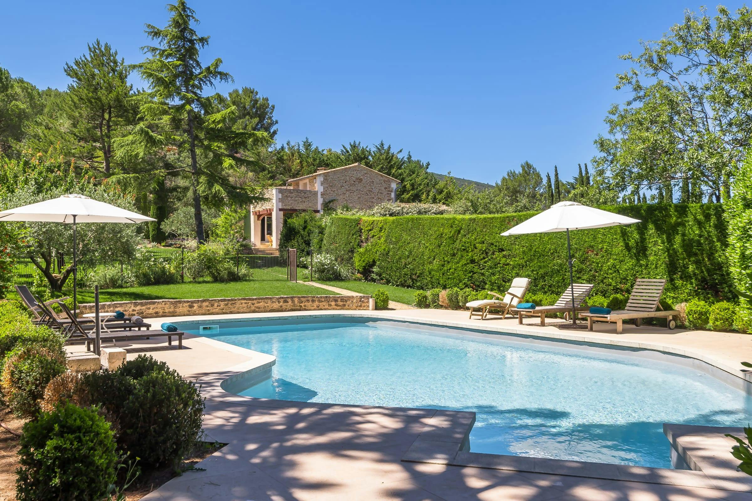 Villa Céladon Gordes Provence-Alpes-Cote d’Azur: Luxury 4-Bedroom Villa with Swimming Pool, Vaucluse