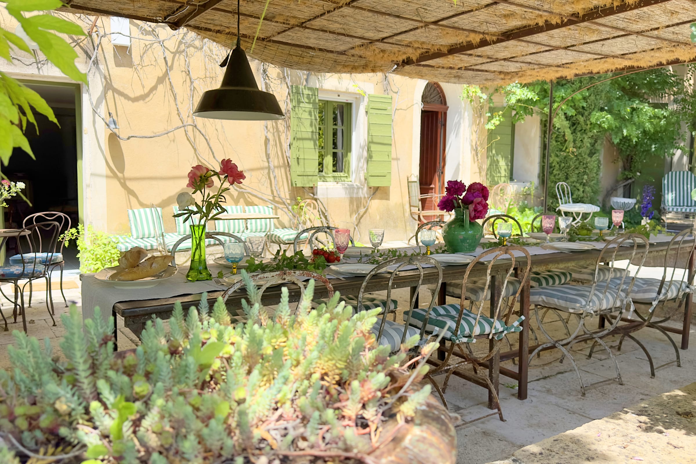 Villa Crépuscule Les Lauzières Provence: Luxury 8-Bedroom House with Pool in Countryside, Vaucluse